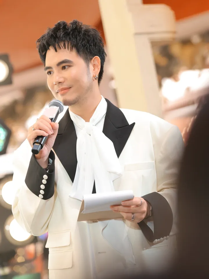 อ๋อง - เขมรัชต์ สุนทรนนท์