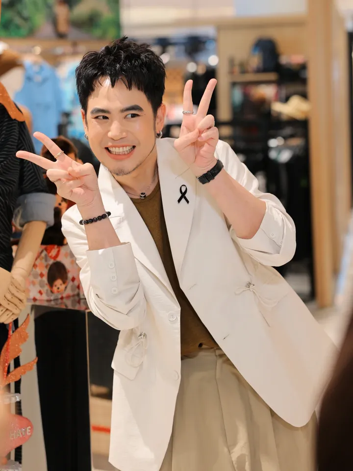 อ๋อง - เขมรัชต์ สุนทรนนท์