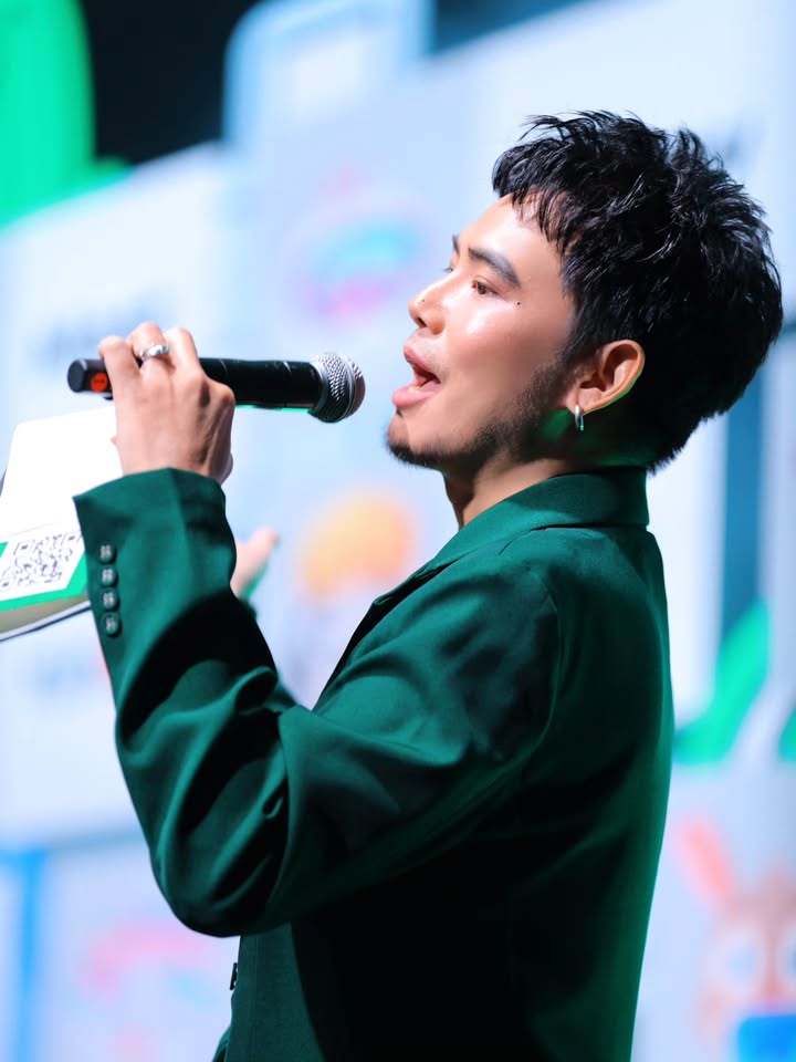 อ๋อง - เขมรัชต์ สุนทรนนท์