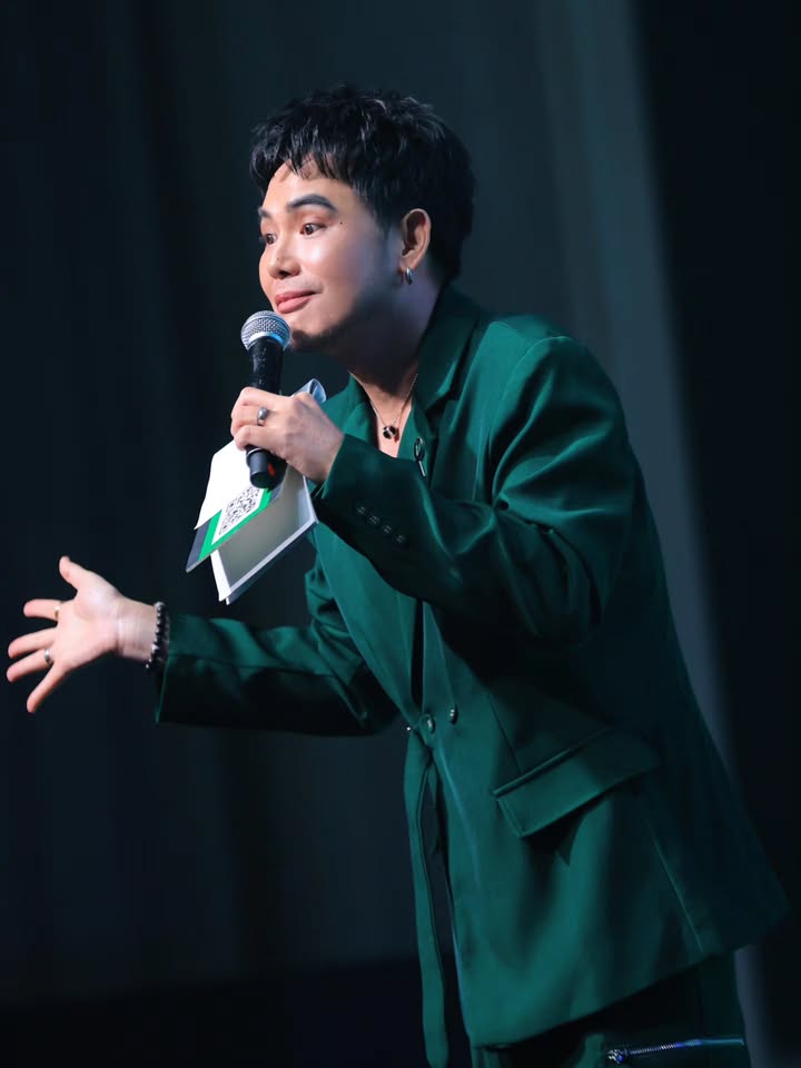 อ๋อง - เขมรัชต์ สุนทรนนท์