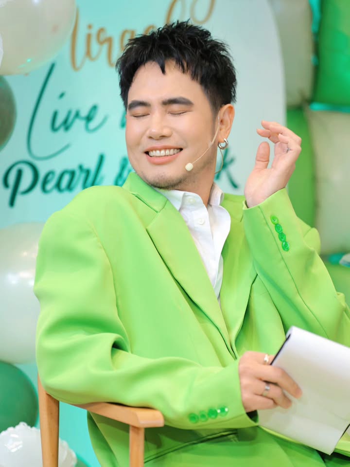 อ๋อง - เขมรัชต์ สุนทรนนท์