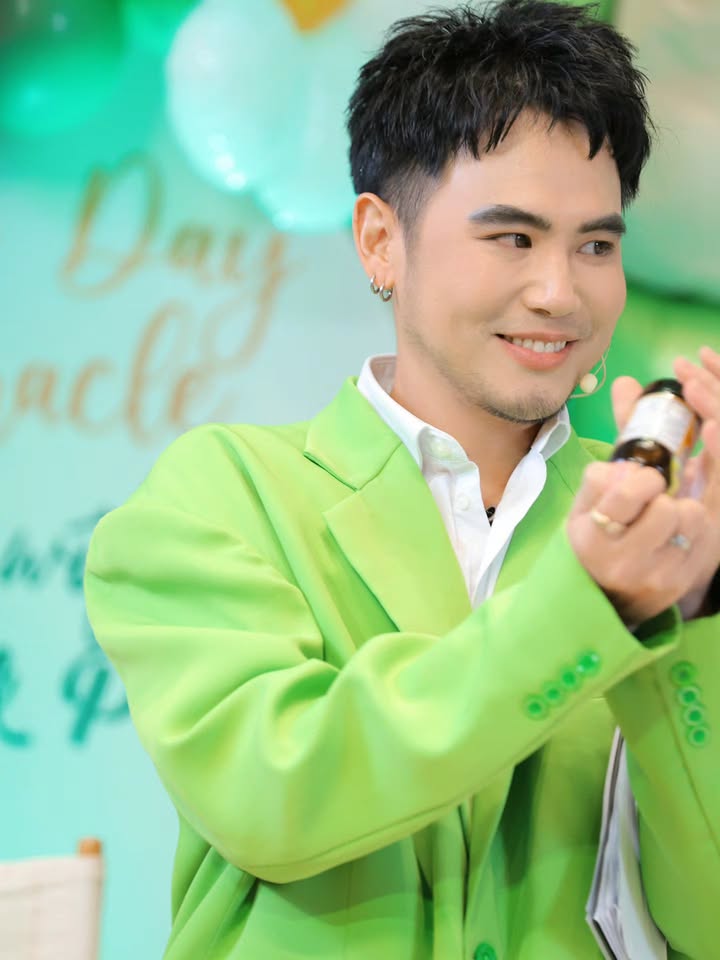 อ๋อง - เขมรัชต์ สุนทรนนท์