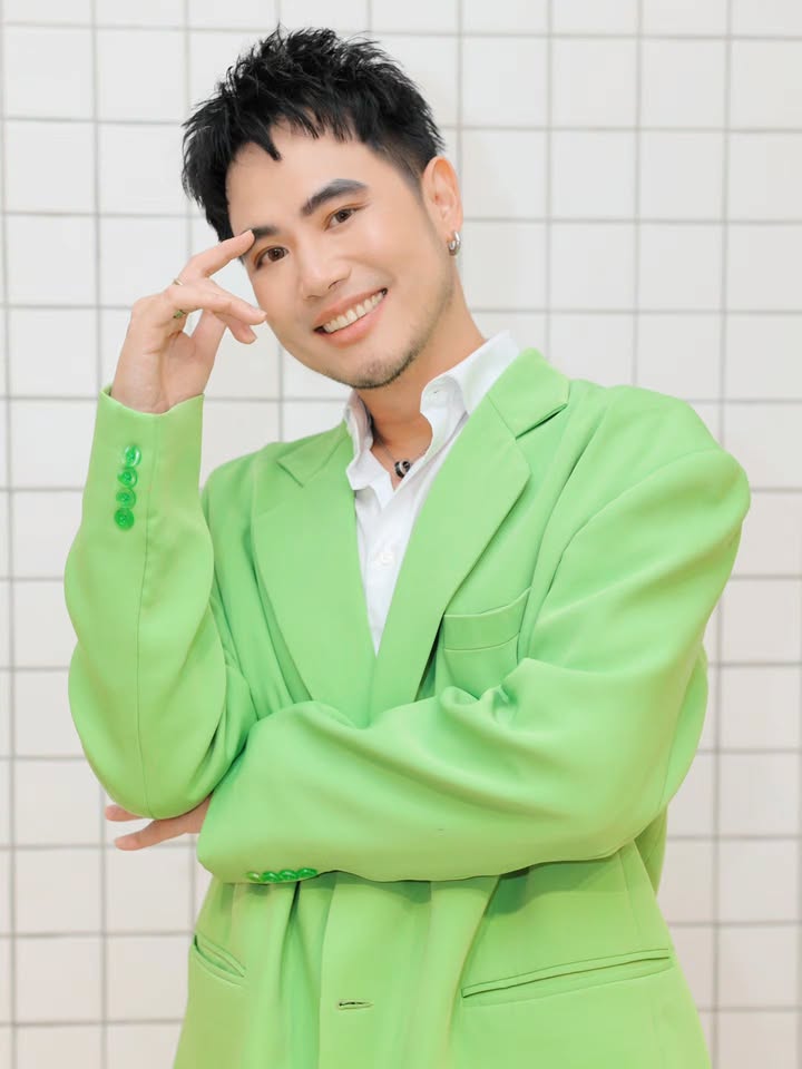 อ๋อง - เขมรัชต์ สุนทรนนท์