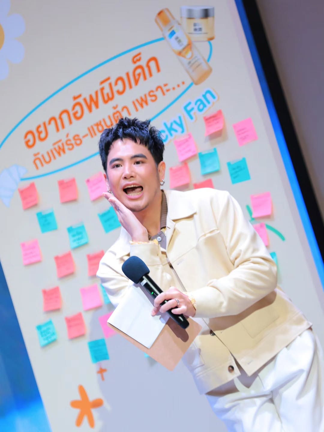 อ๋อง - เขมรัชต์ สุนทรนนท์