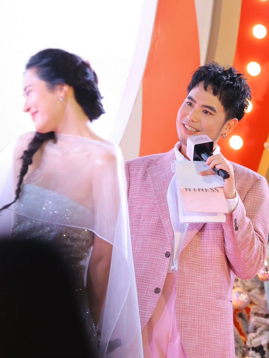 อ๋อง - เขมรัชต์ สุนทรนนท์