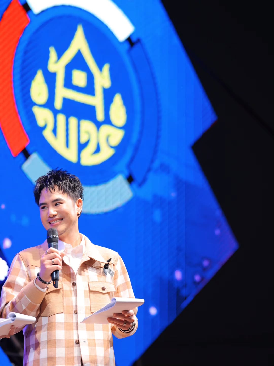 อ๋อง - เขมรัชต์ สุนทรนนท์