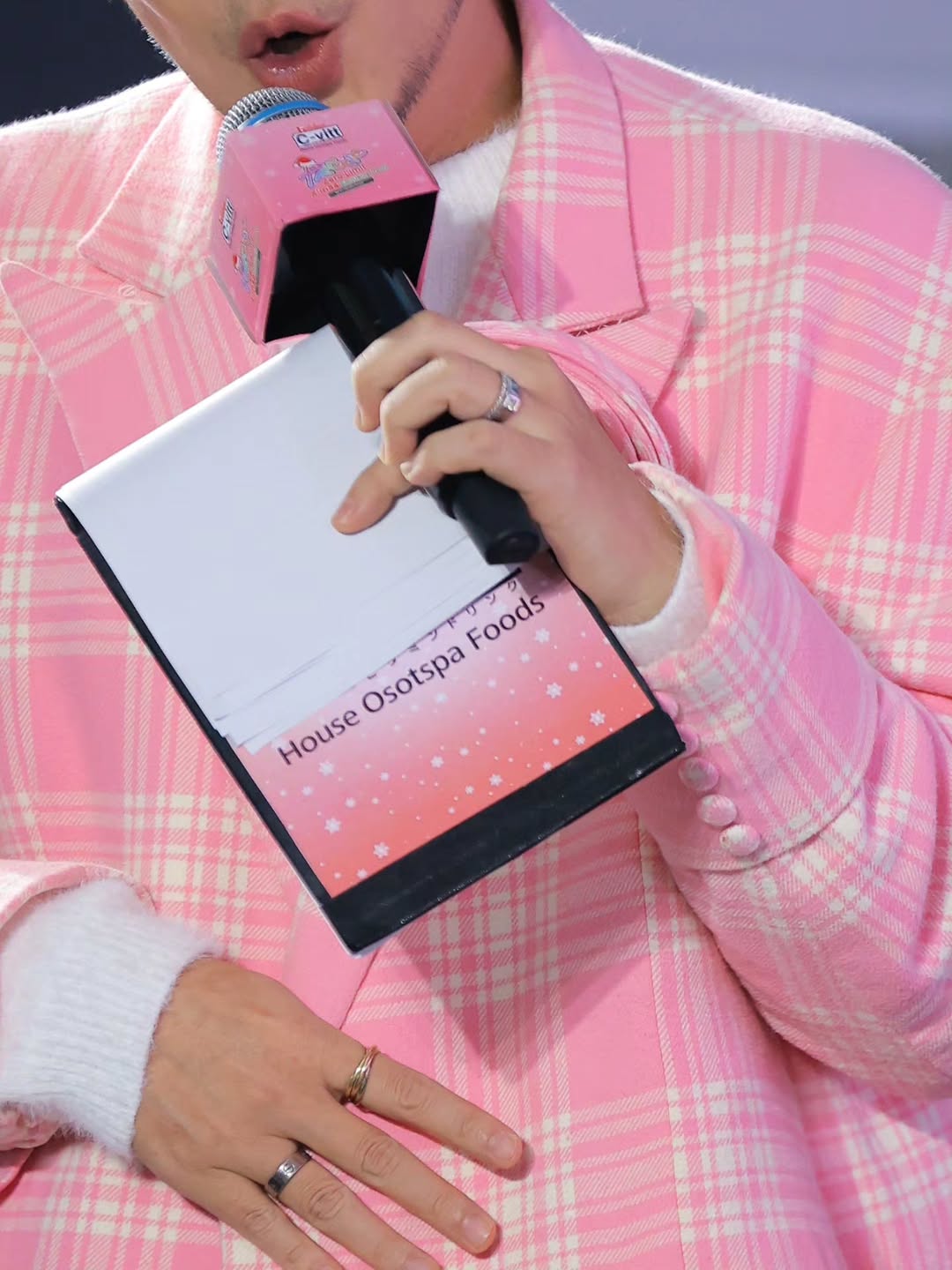 อ๋อง - เขมรัชต์ สุนทรนนท์