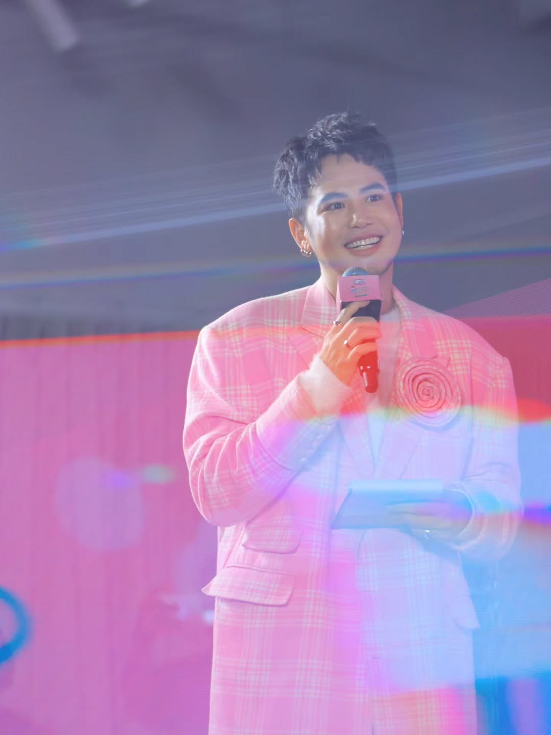 อ๋อง - เขมรัชต์ สุนทรนนท์