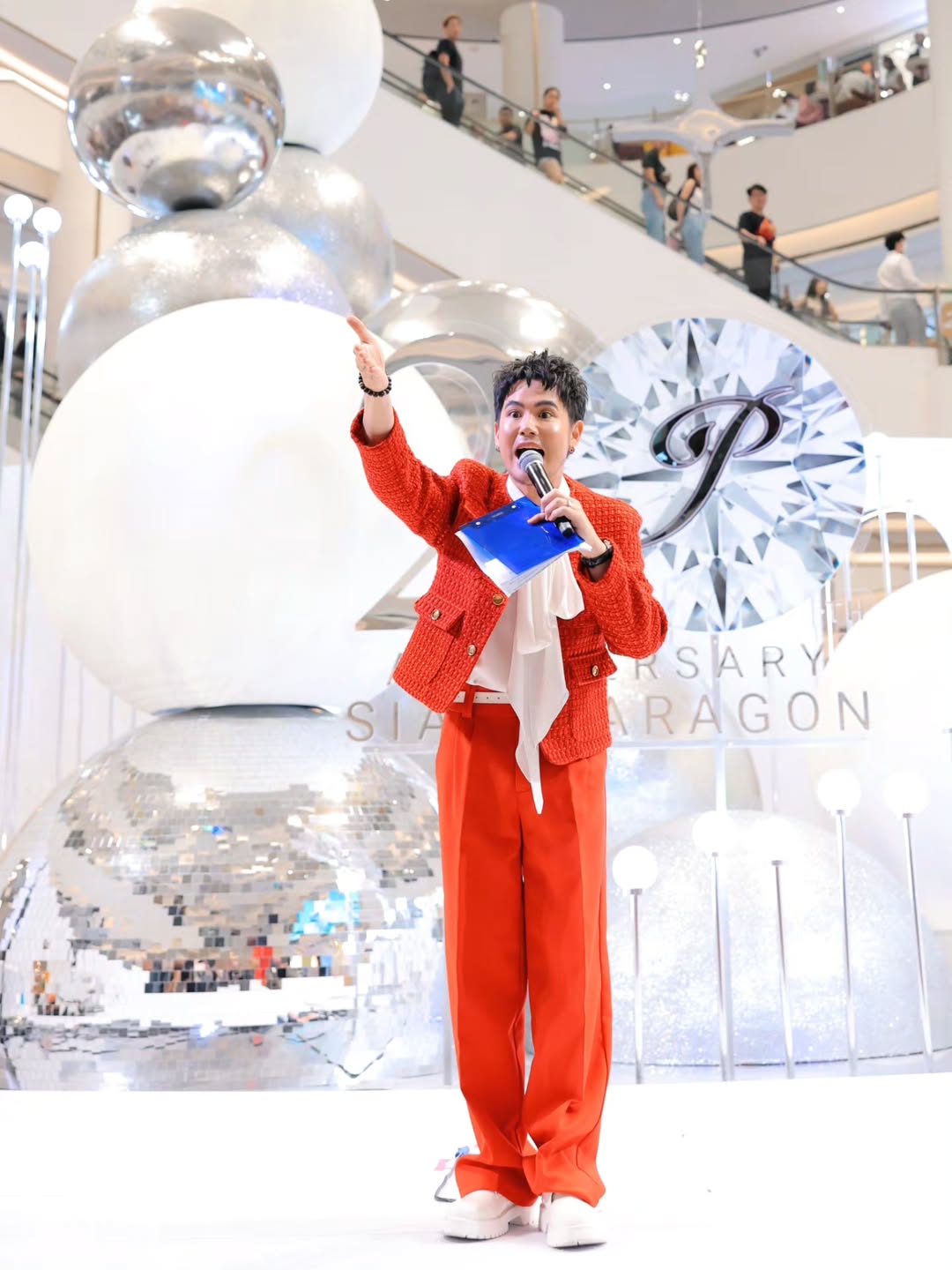 อ๋อง - เขมรัชต์ สุนทรนนท์