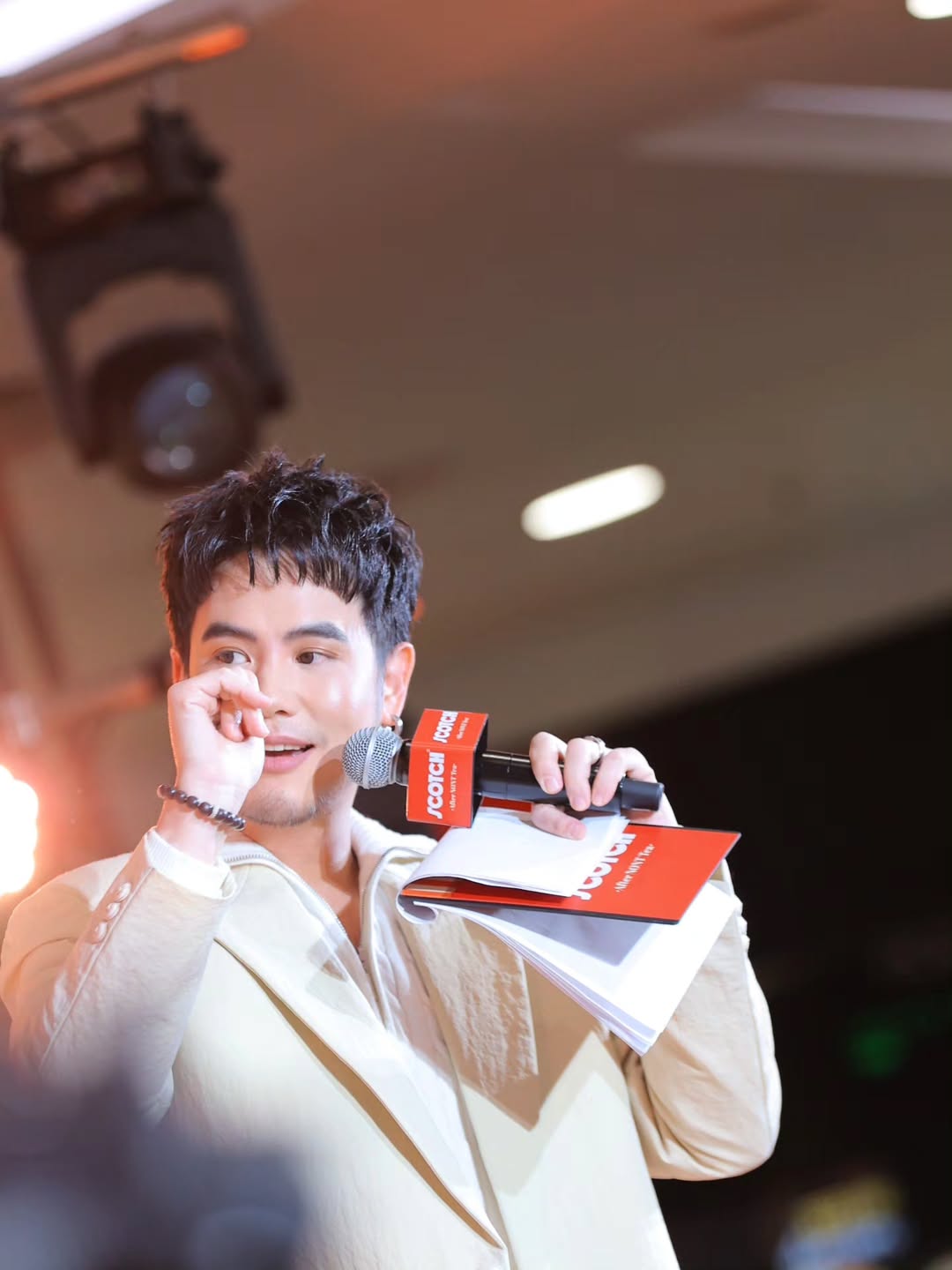 อ๋อง - เขมรัชต์ สุนทรนนท์