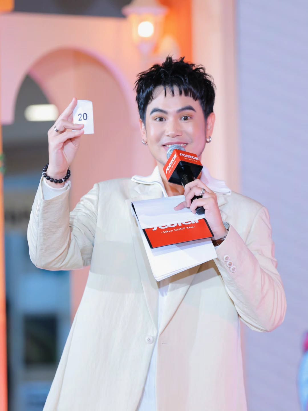 อ๋อง - เขมรัชต์ สุนทรนนท์