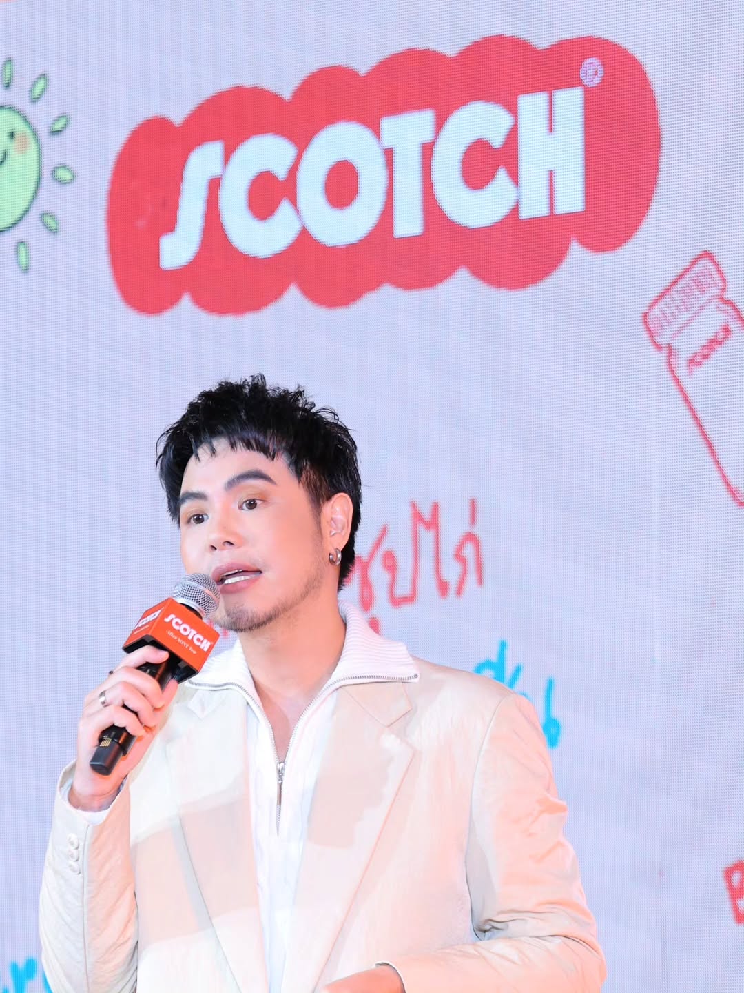 อ๋อง - เขมรัชต์ สุนทรนนท์