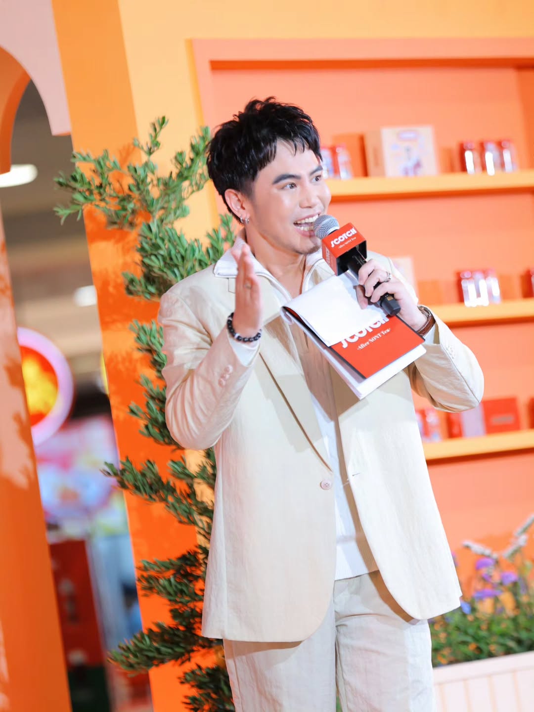 อ๋อง - เขมรัชต์ สุนทรนนท์