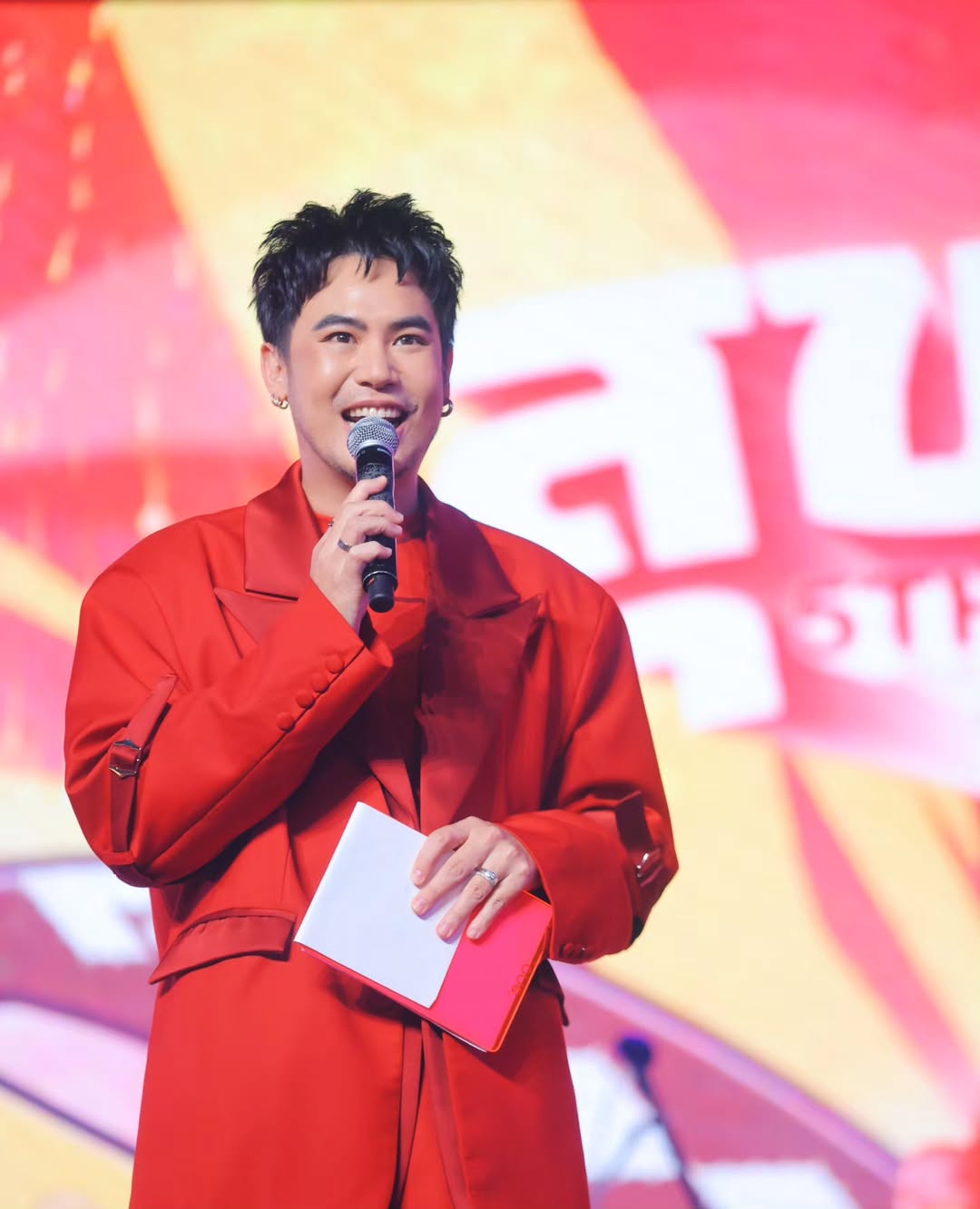 อ๋อง - เขมรัชต์ สุนทรนนท์