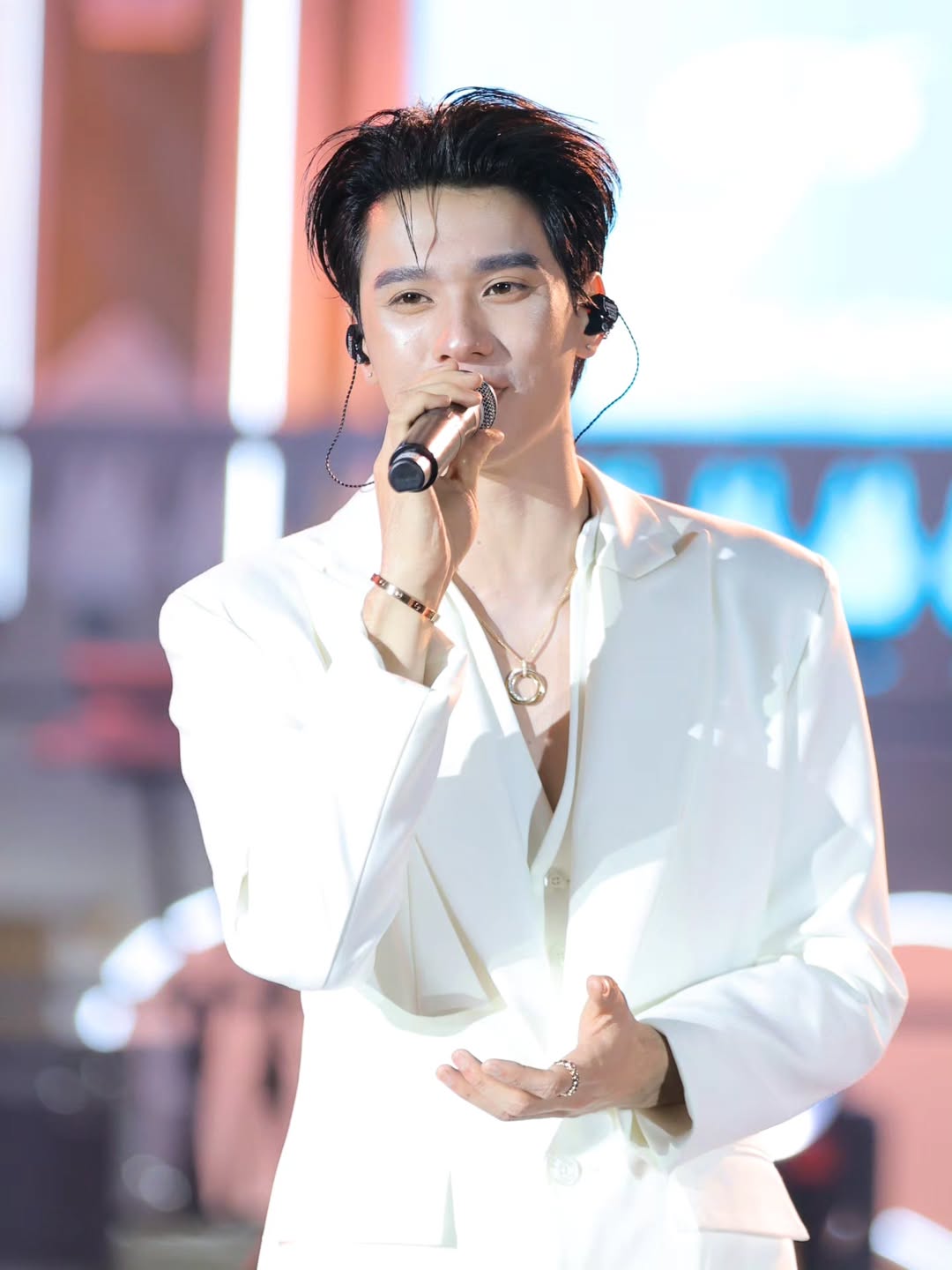 อ๋อง - เขมรัชต์ สุนทรนนท์