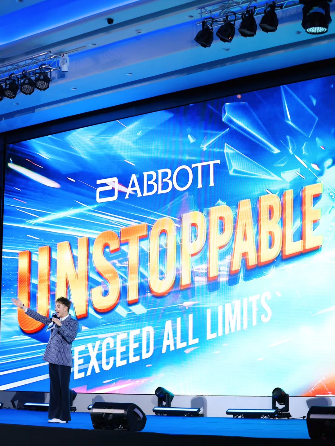 อ๋อง - เขมรัชต์ สุนทรนนท์