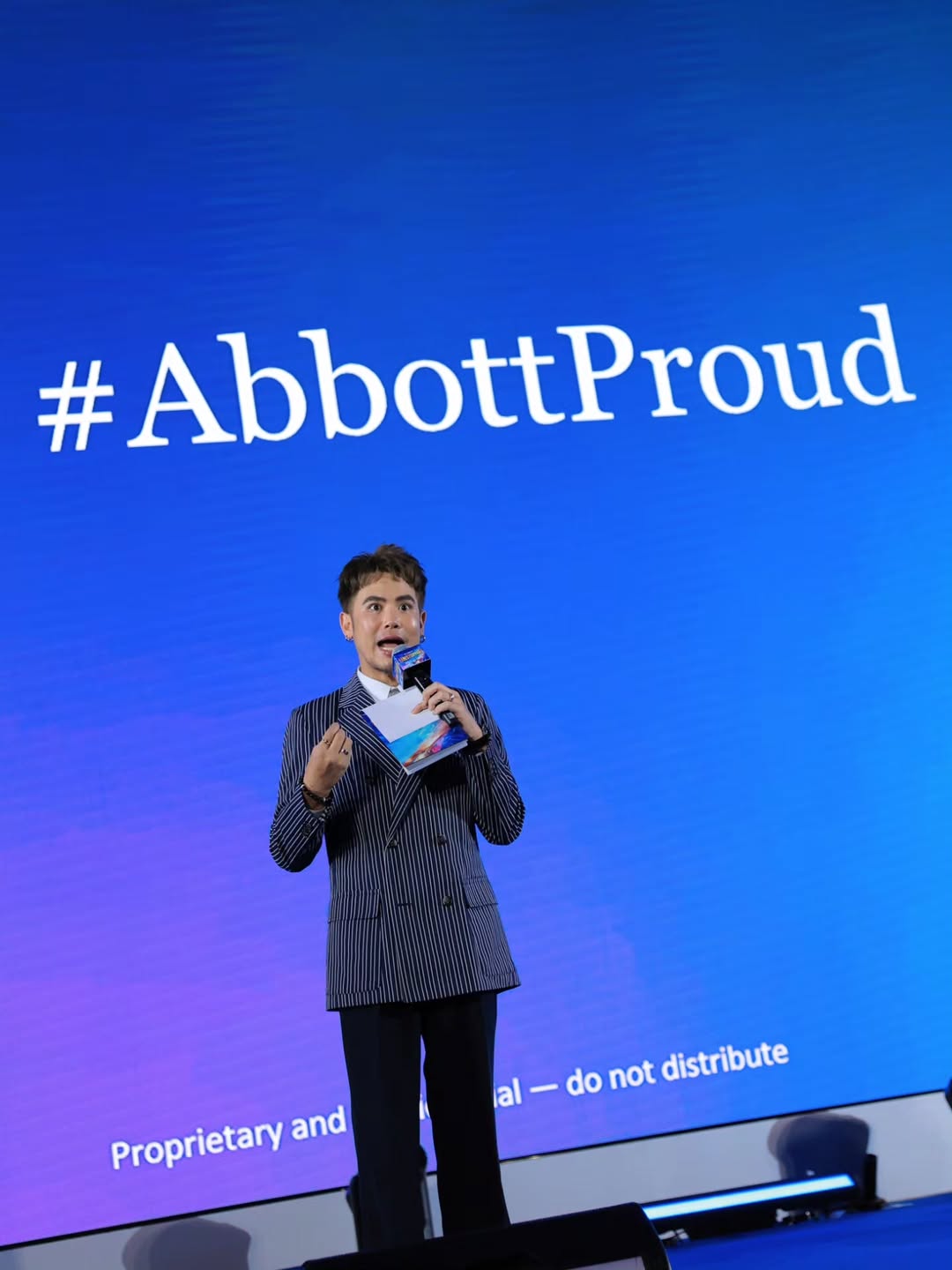 อ๋อง - เขมรัชต์ สุนทรนนท์