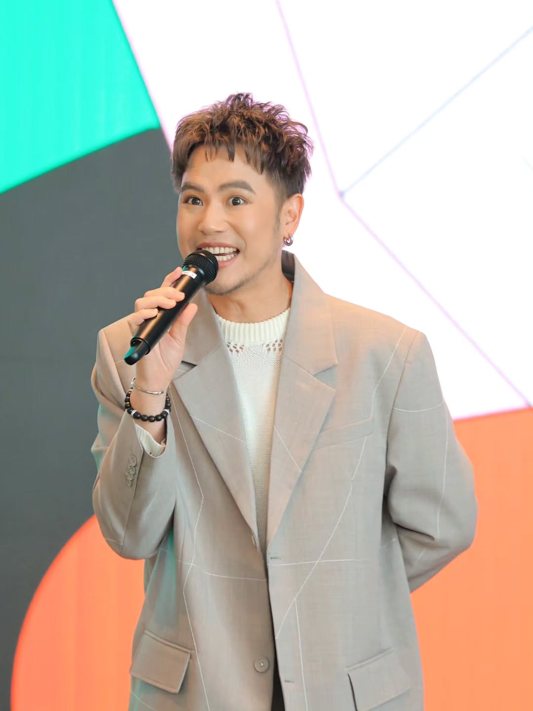 อ๋อง - เขมรัชต์ สุนทรนนท์