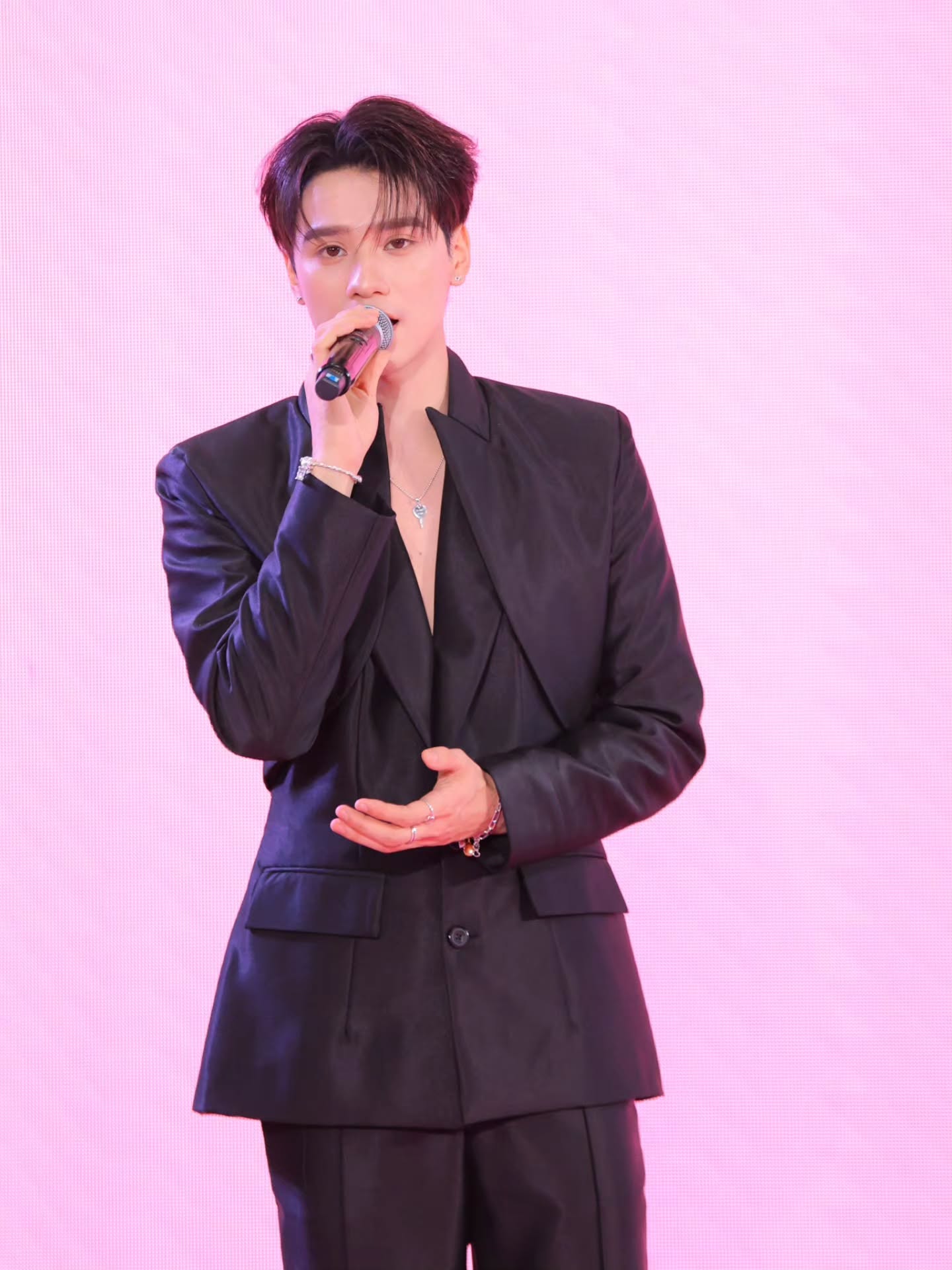 อ๋อง - เขมรัชต์ สุนทรนนท์