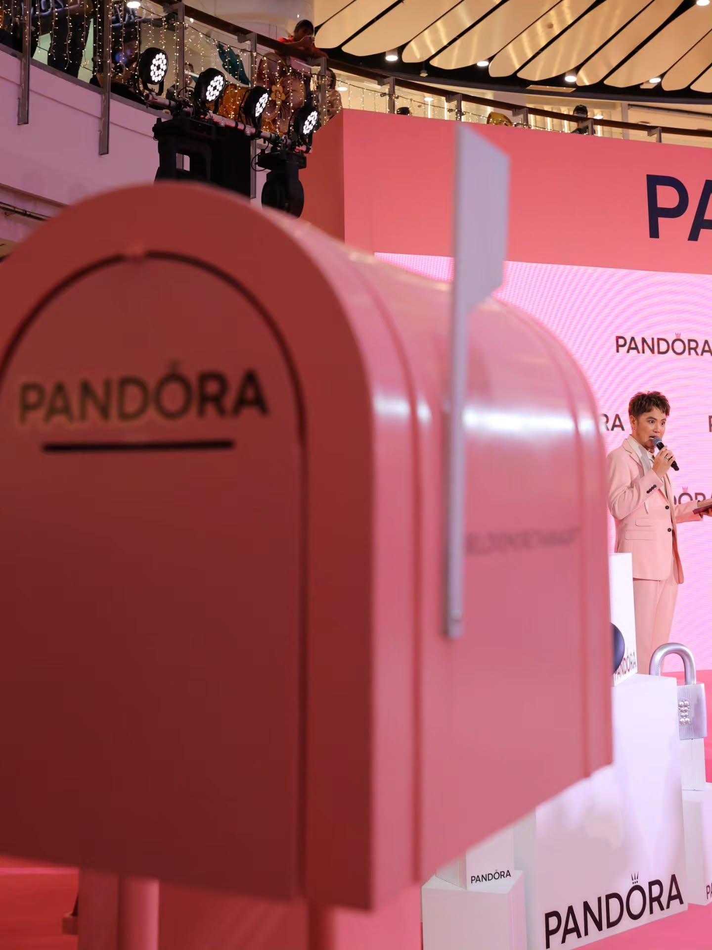 อ๋อง - เขมรัชต์ สุนทรนนท์