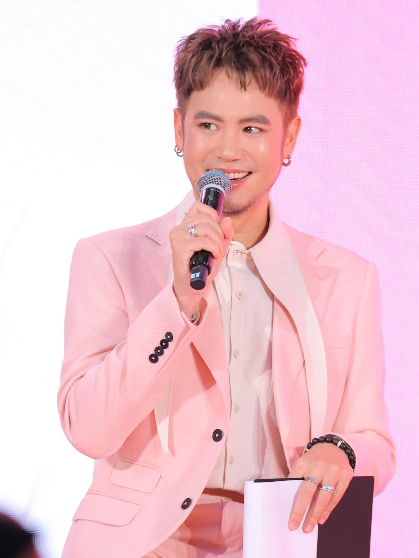 อ๋อง - เขมรัชต์ สุนทรนนท์