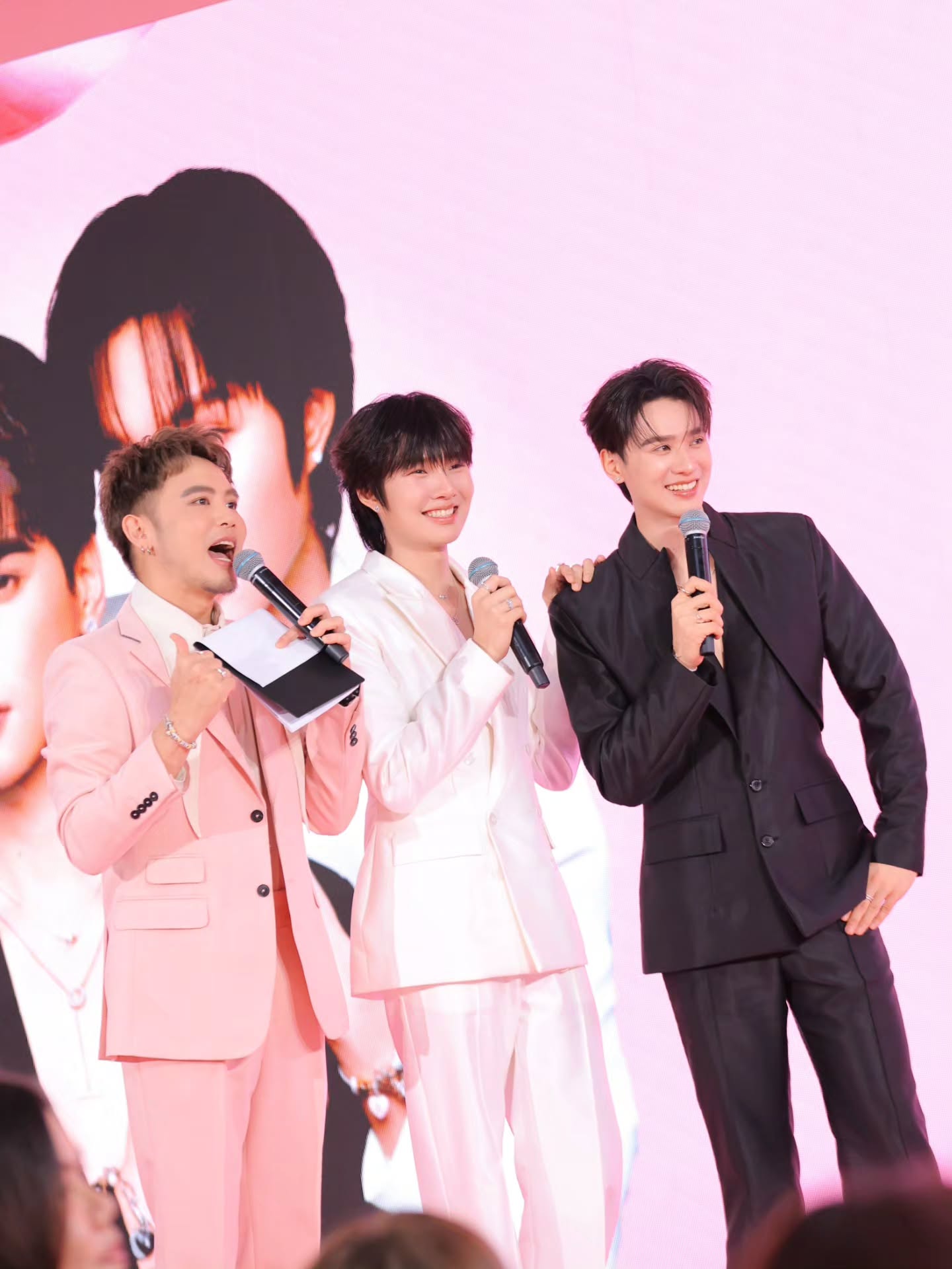 อ๋อง - เขมรัชต์ สุนทรนนท์