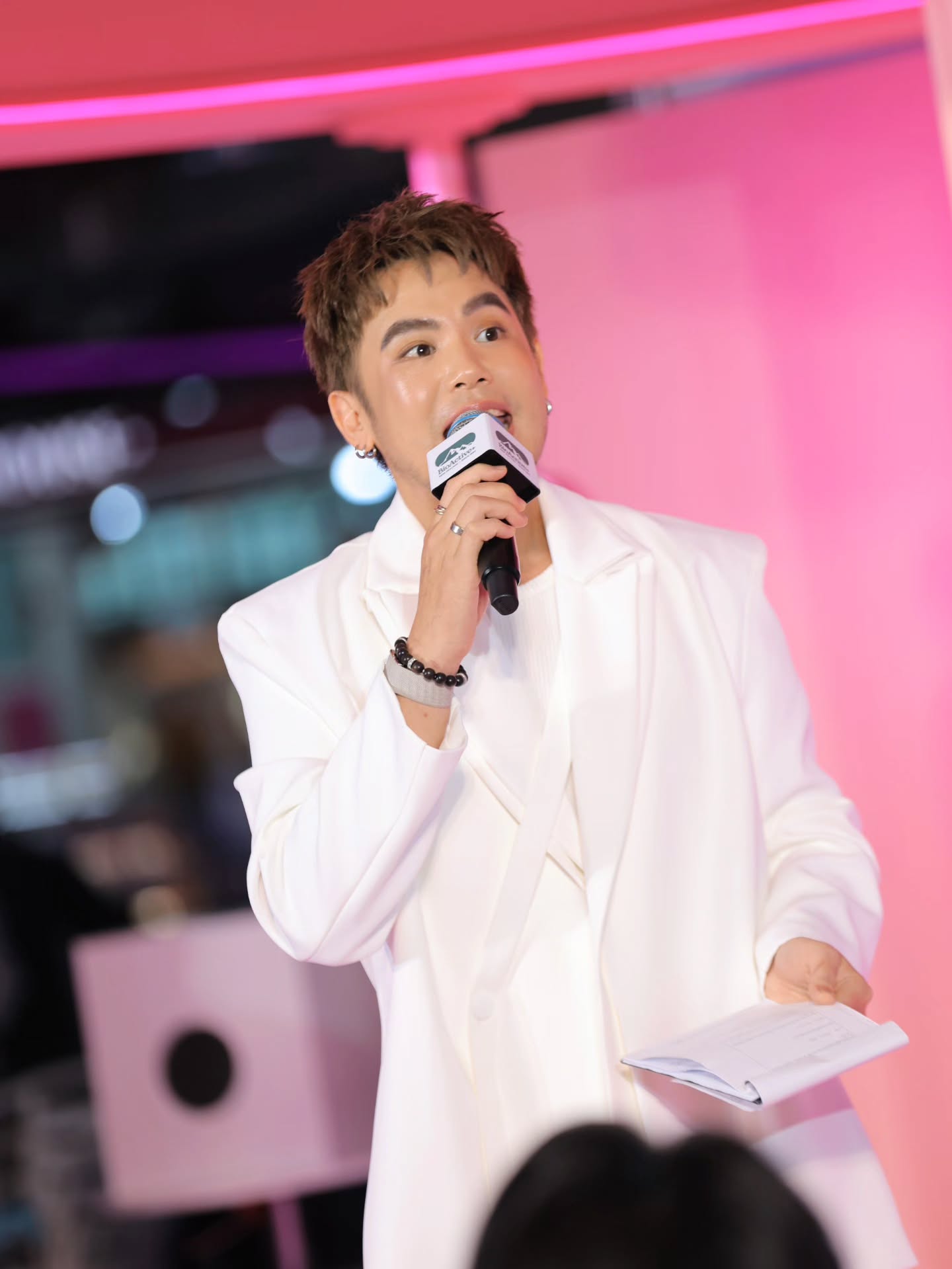 อ๋อง - เขมรัชต์ สุนทรนนท์