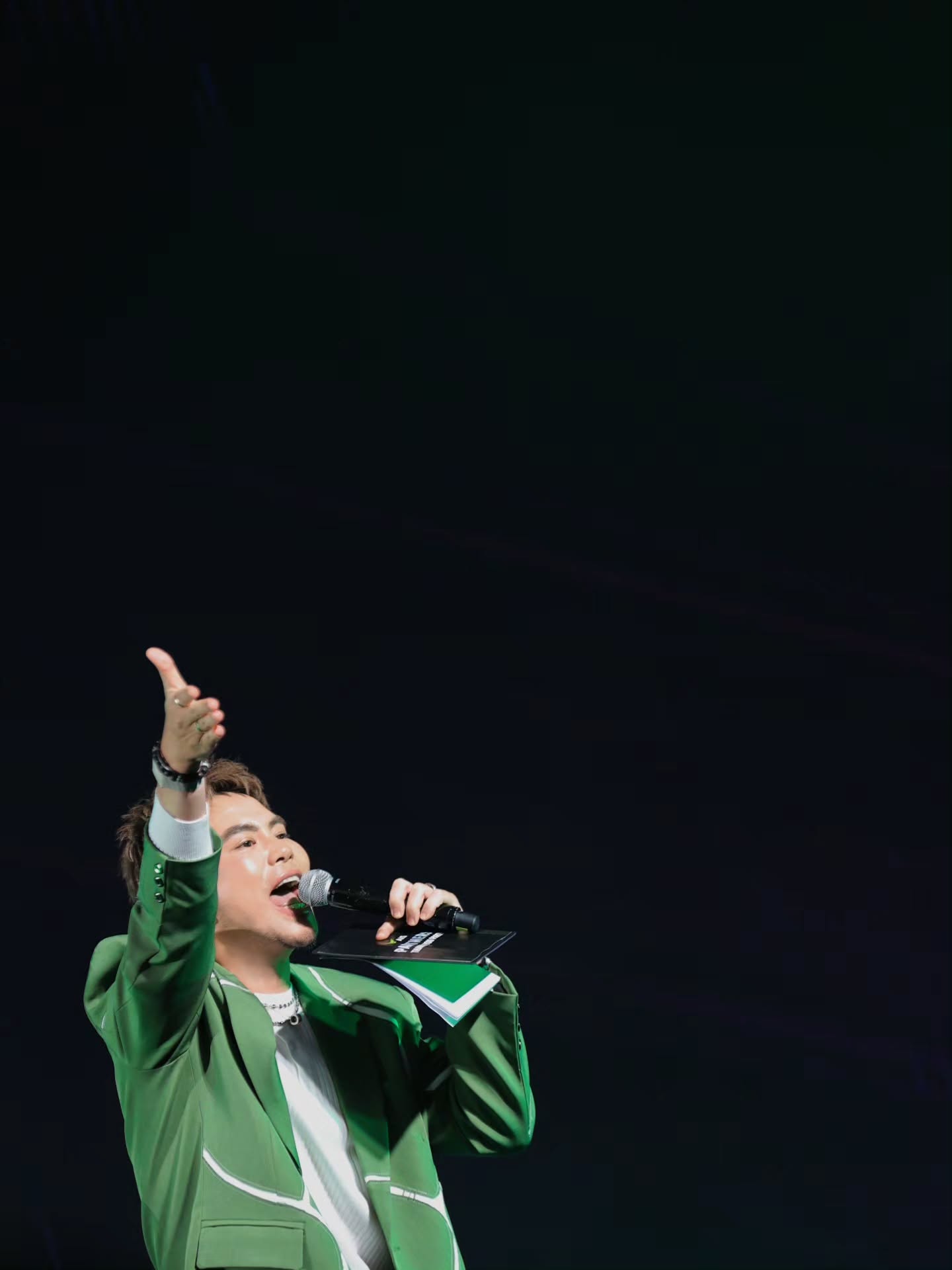 อ๋อง - เขมรัชต์ สุนทรนนท์