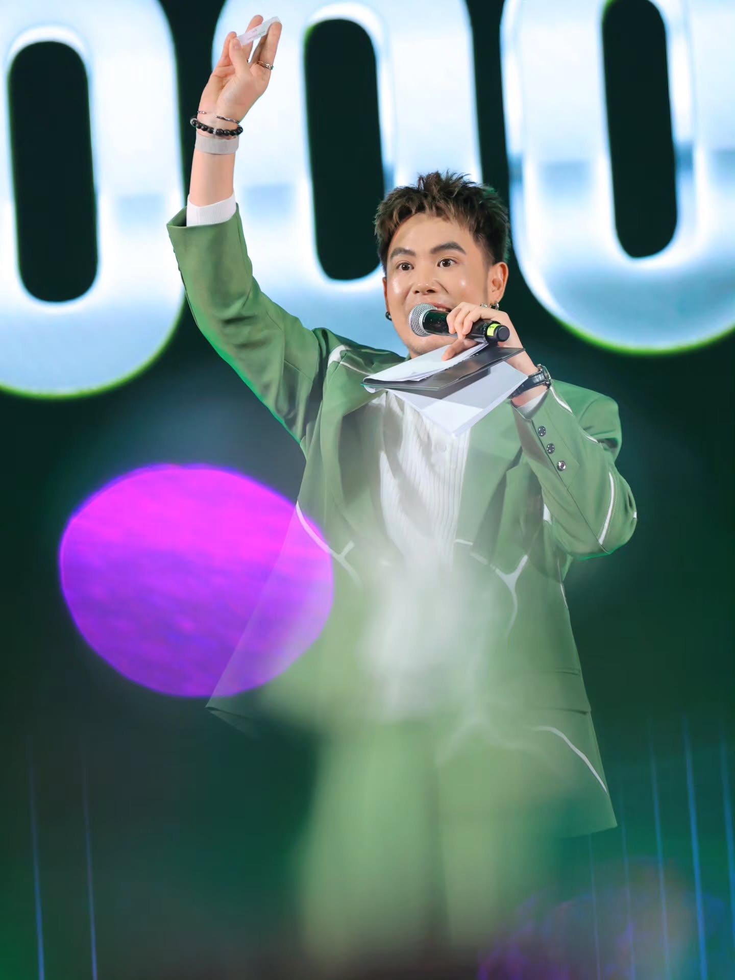 อ๋อง - เขมรัชต์ สุนทรนนท์