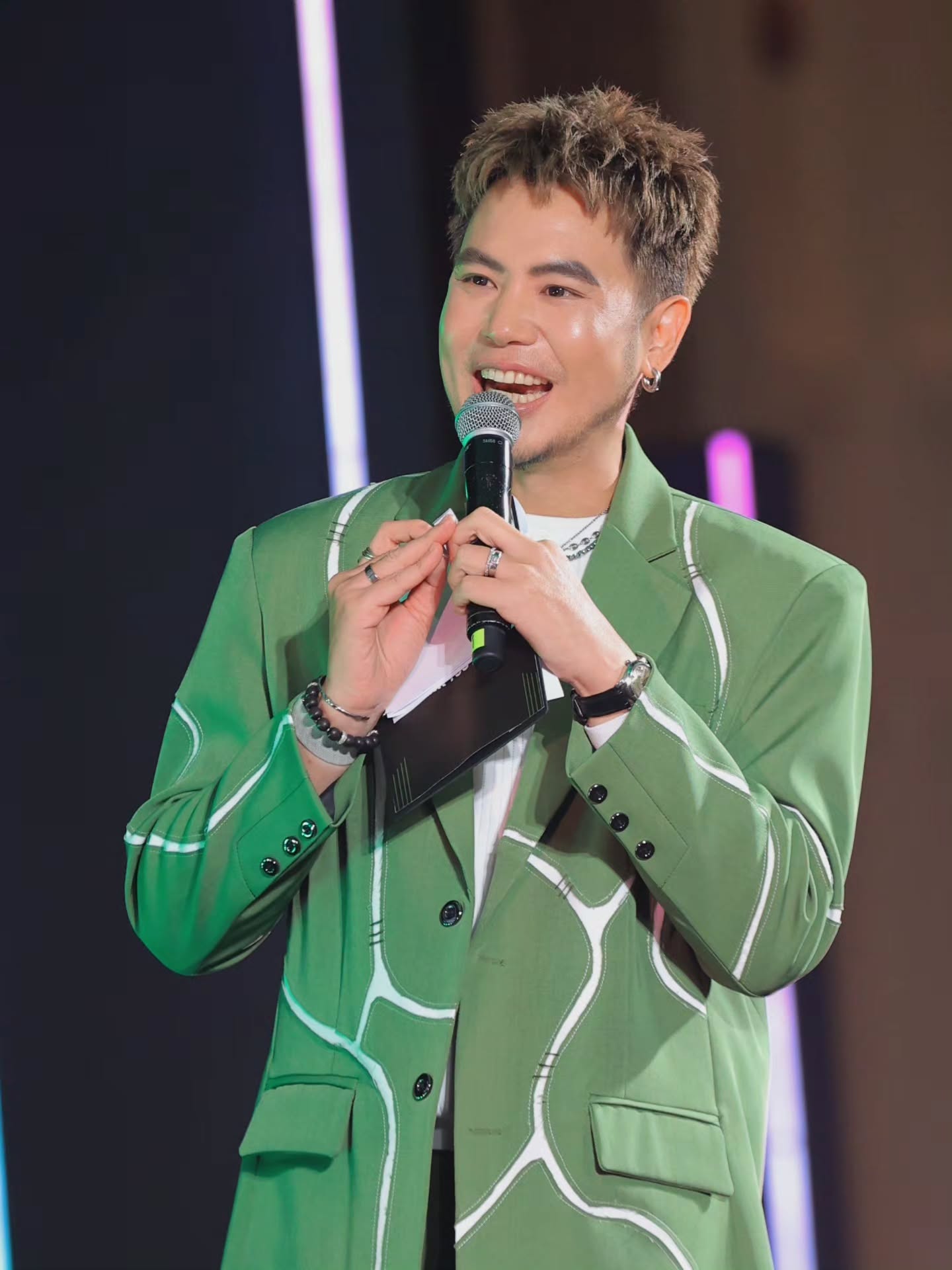 อ๋อง - เขมรัชต์ สุนทรนนท์