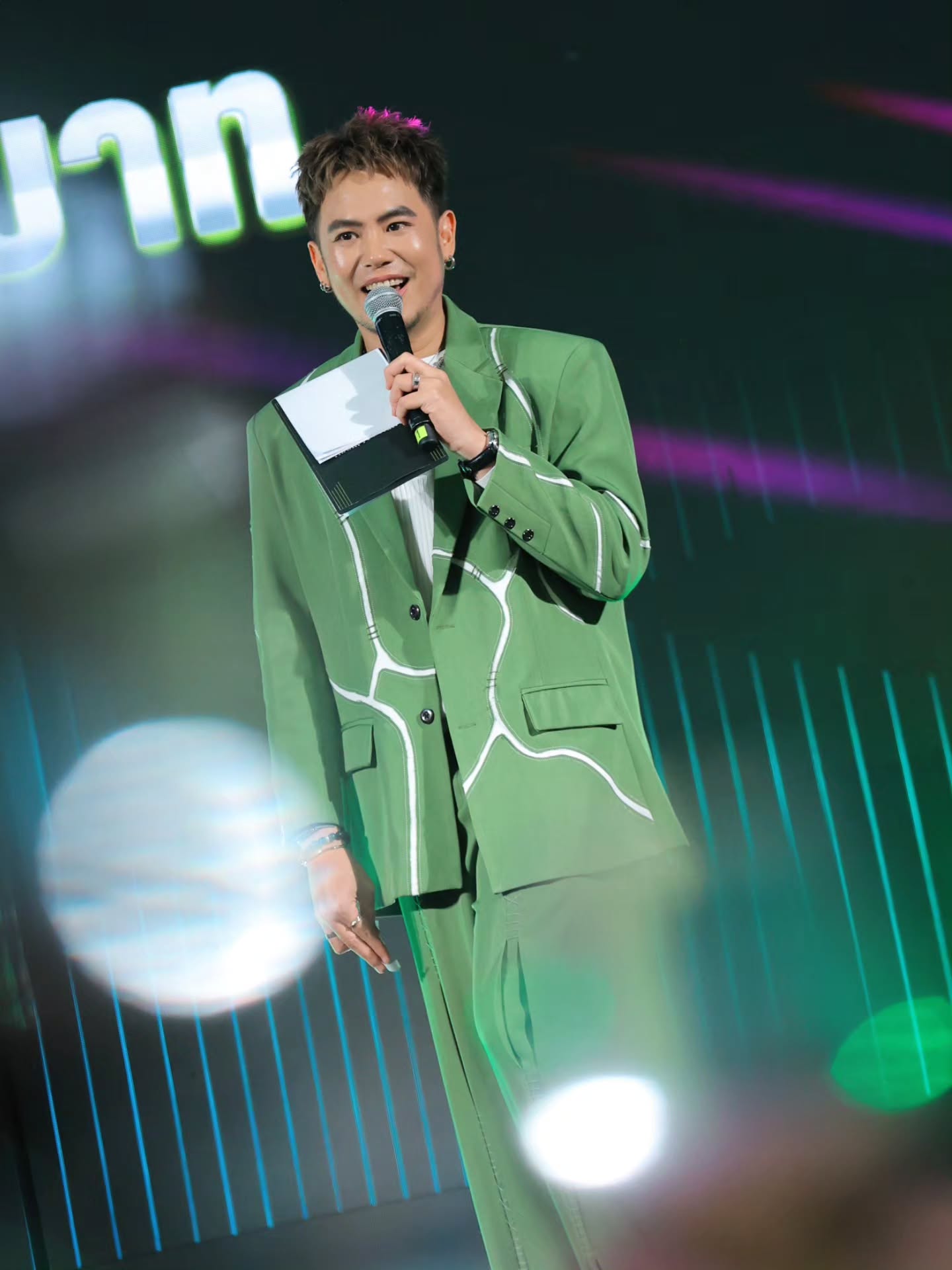 อ๋อง - เขมรัชต์ สุนทรนนท์