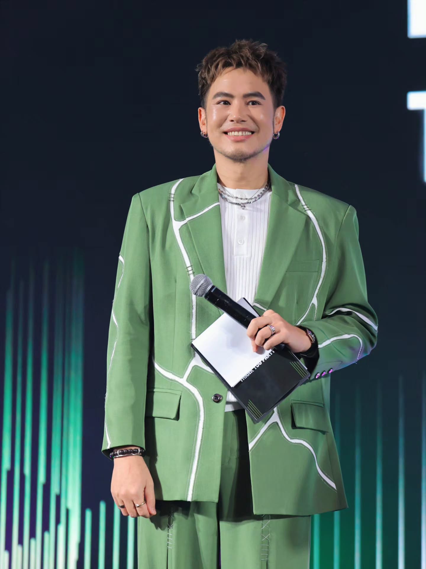 อ๋อง - เขมรัชต์ สุนทรนนท์