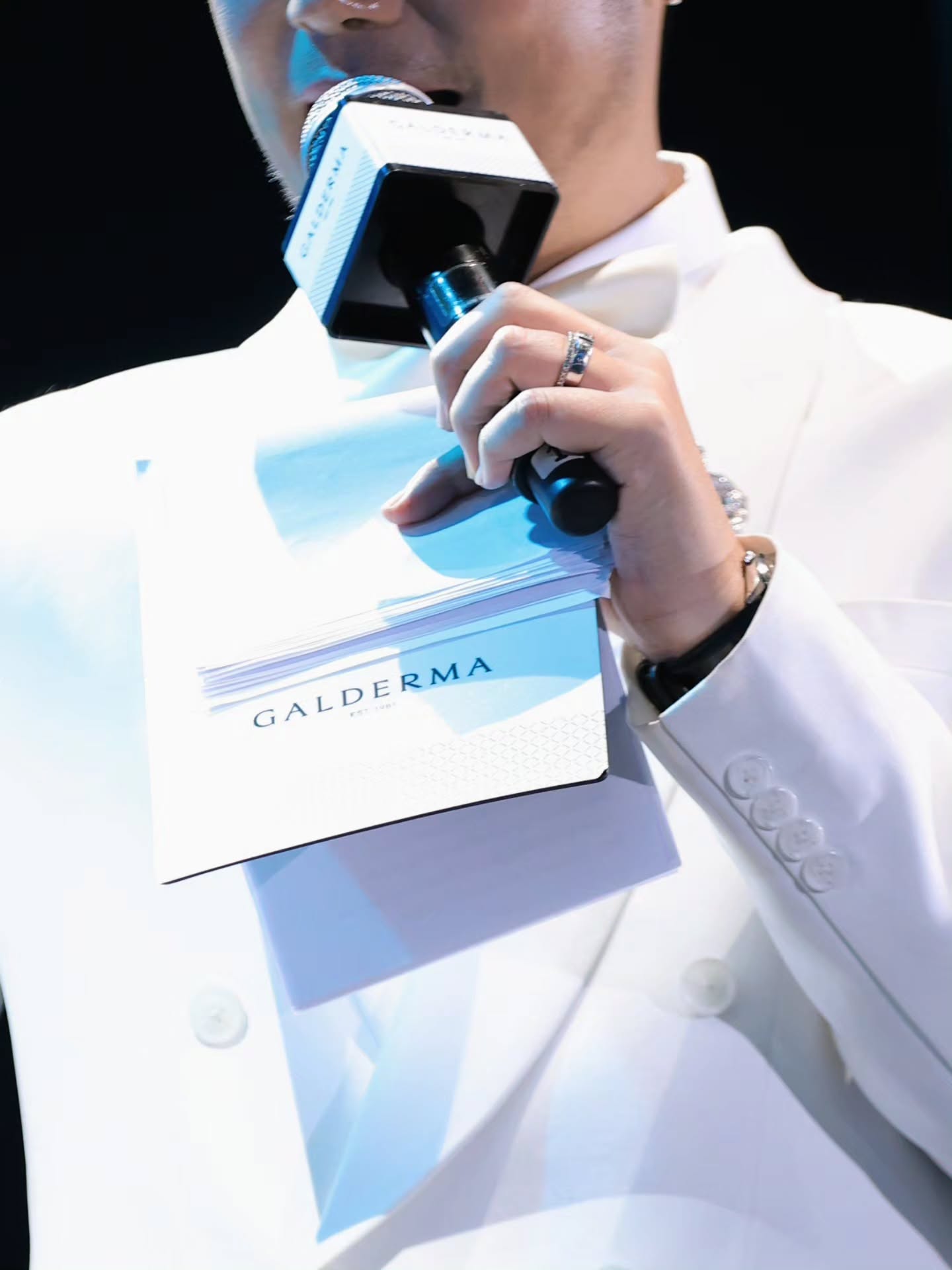 อ๋อง - เขมรัชต์ สุนทรนนท์