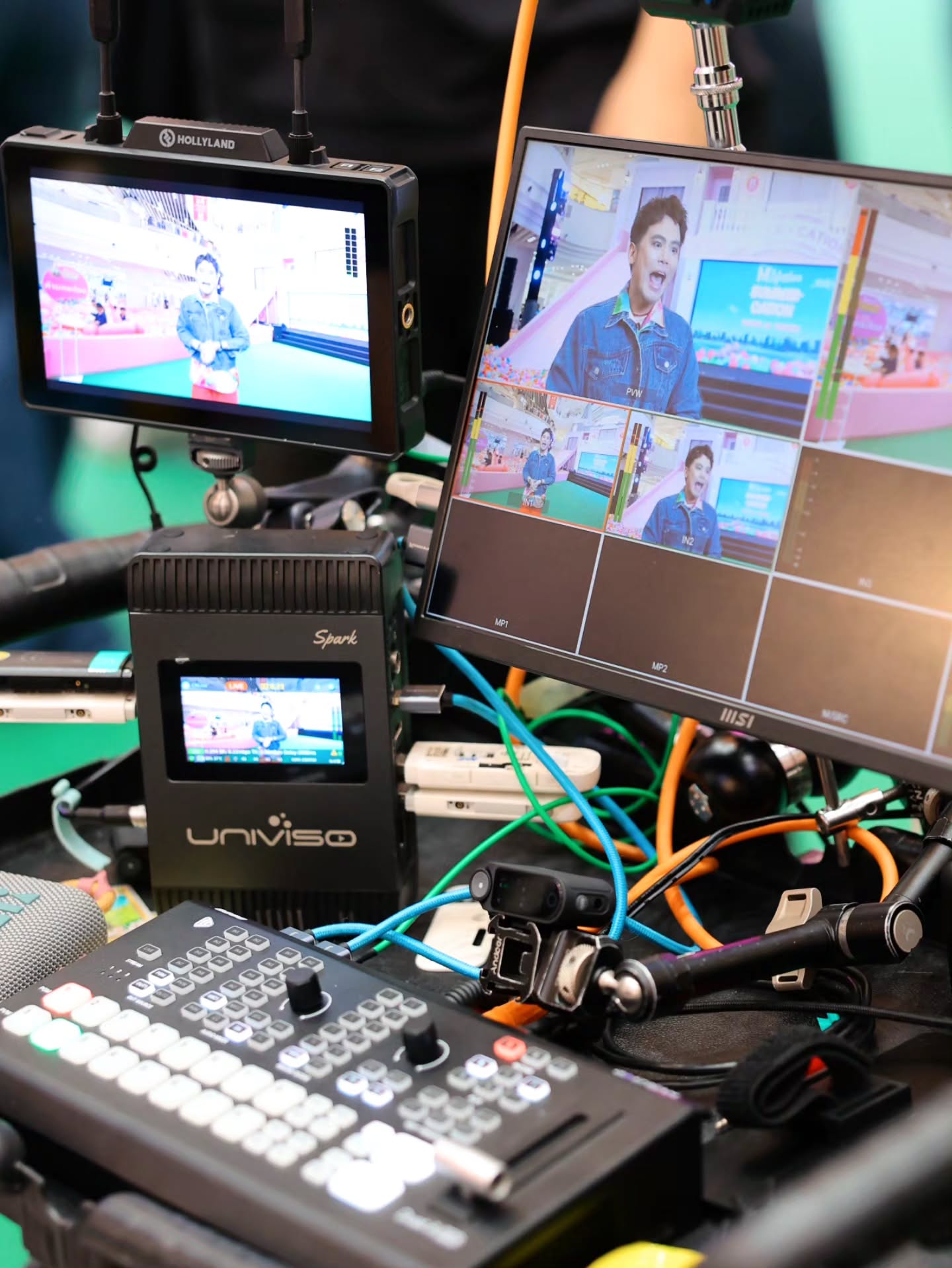 อ๋อง - เขมรัชต์ สุนทรนนท์