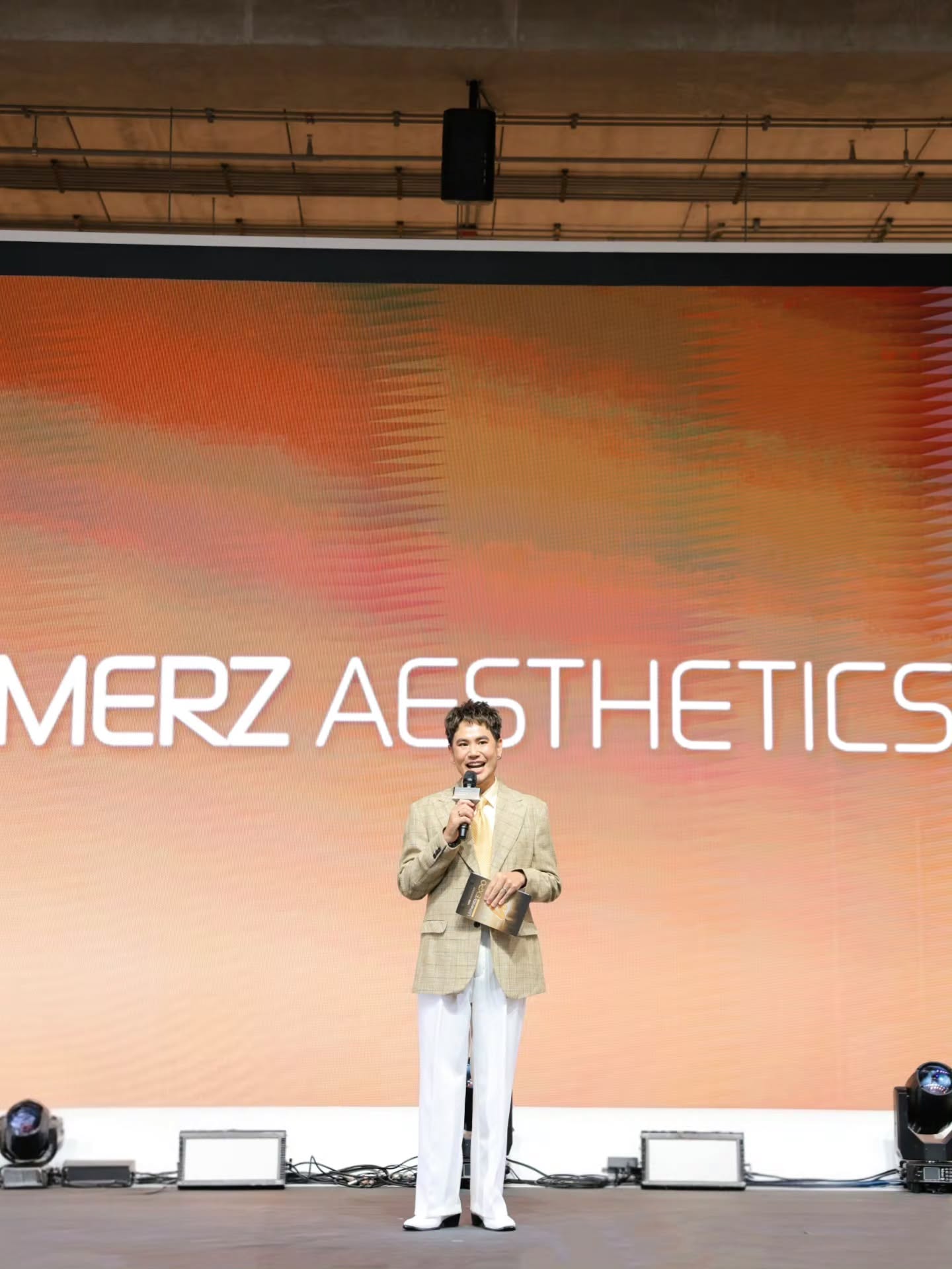 อ๋อง - เขมรัชต์ สุนทรนนท์