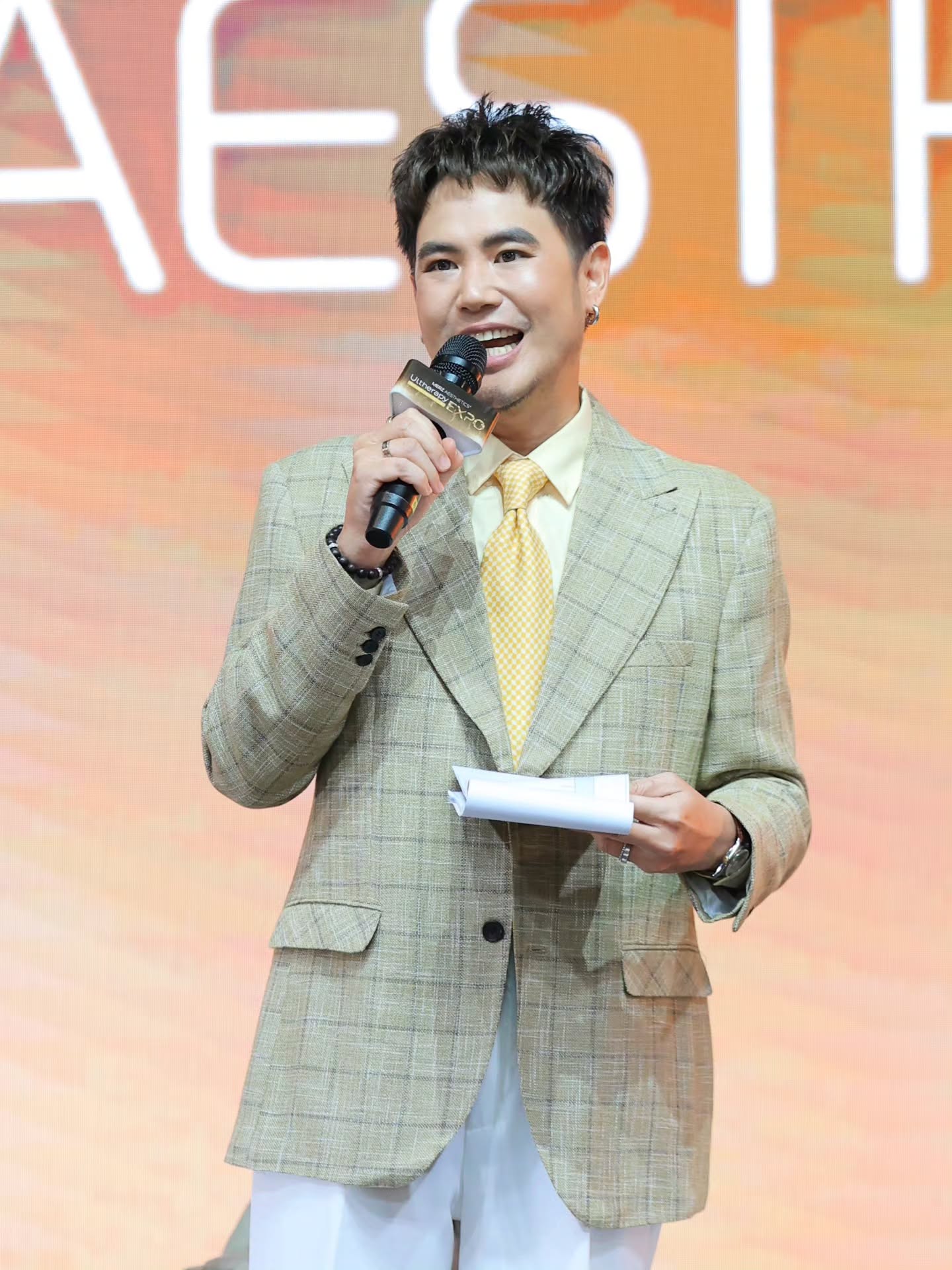 อ๋อง - เขมรัชต์ สุนทรนนท์