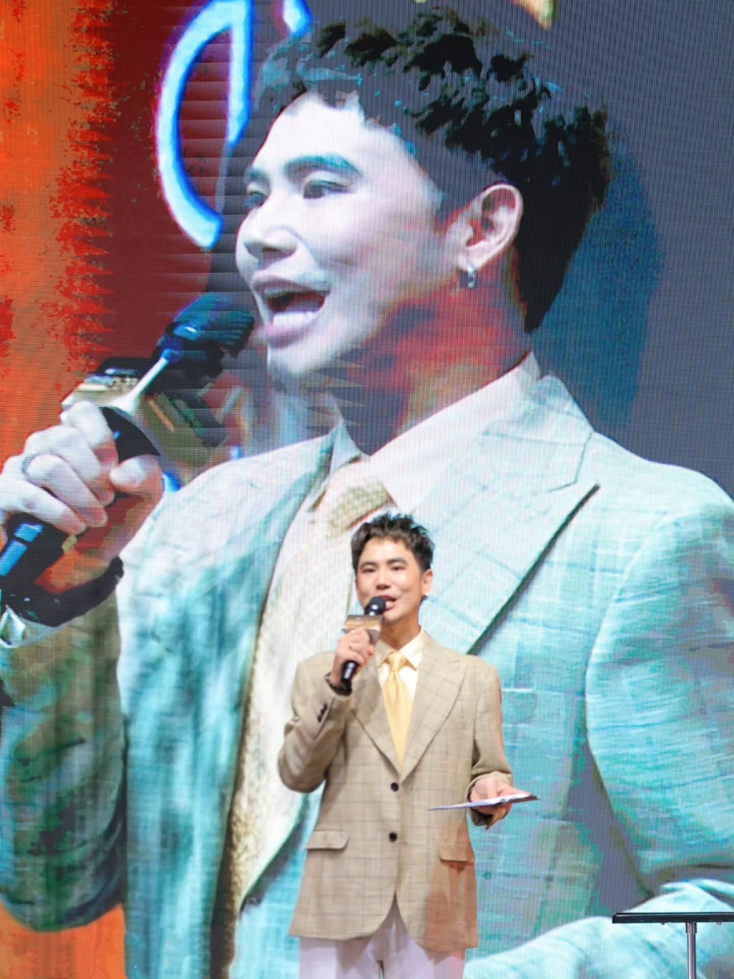 อ๋อง - เขมรัชต์ สุนทรนนท์