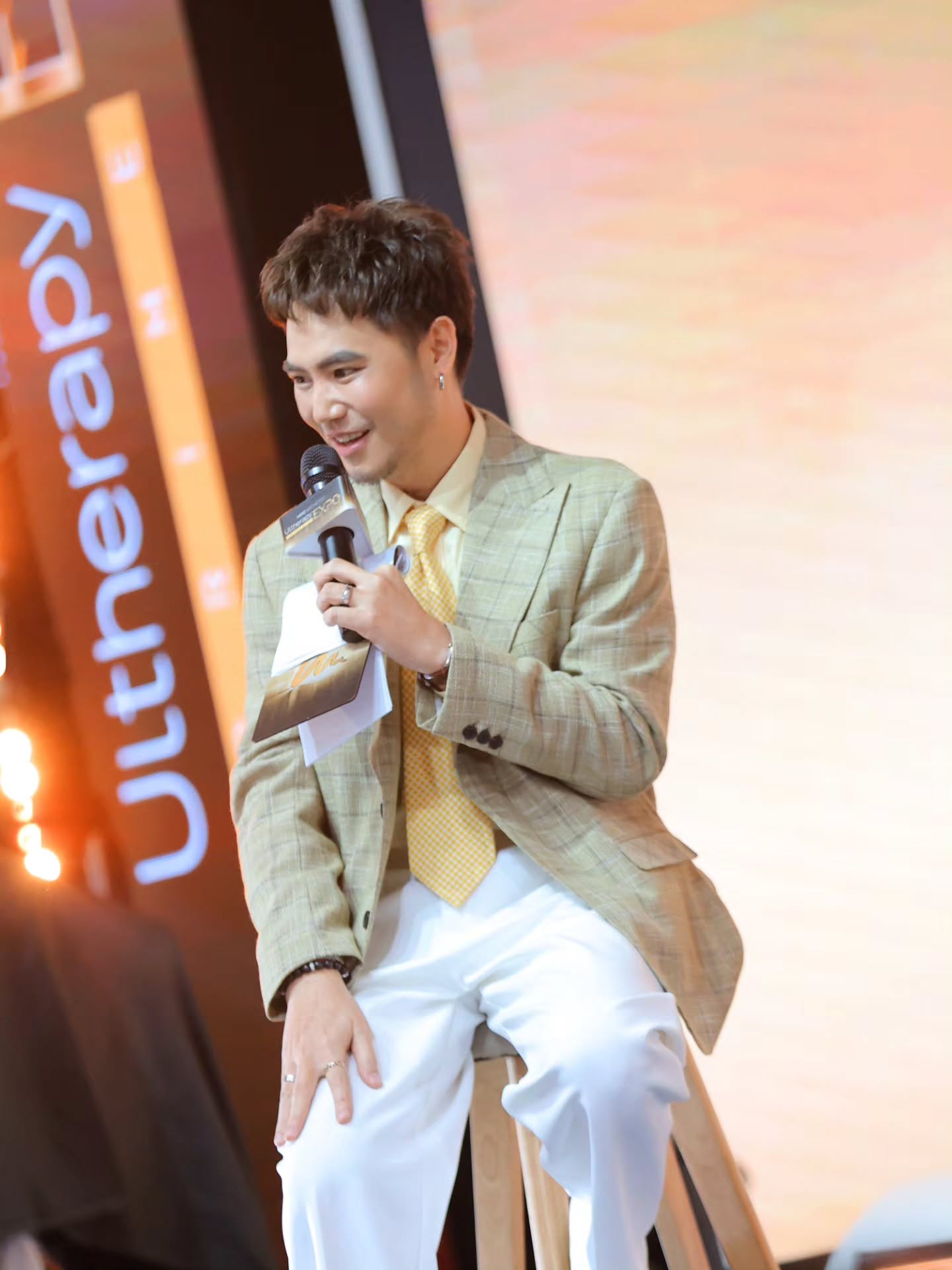 อ๋อง - เขมรัชต์ สุนทรนนท์