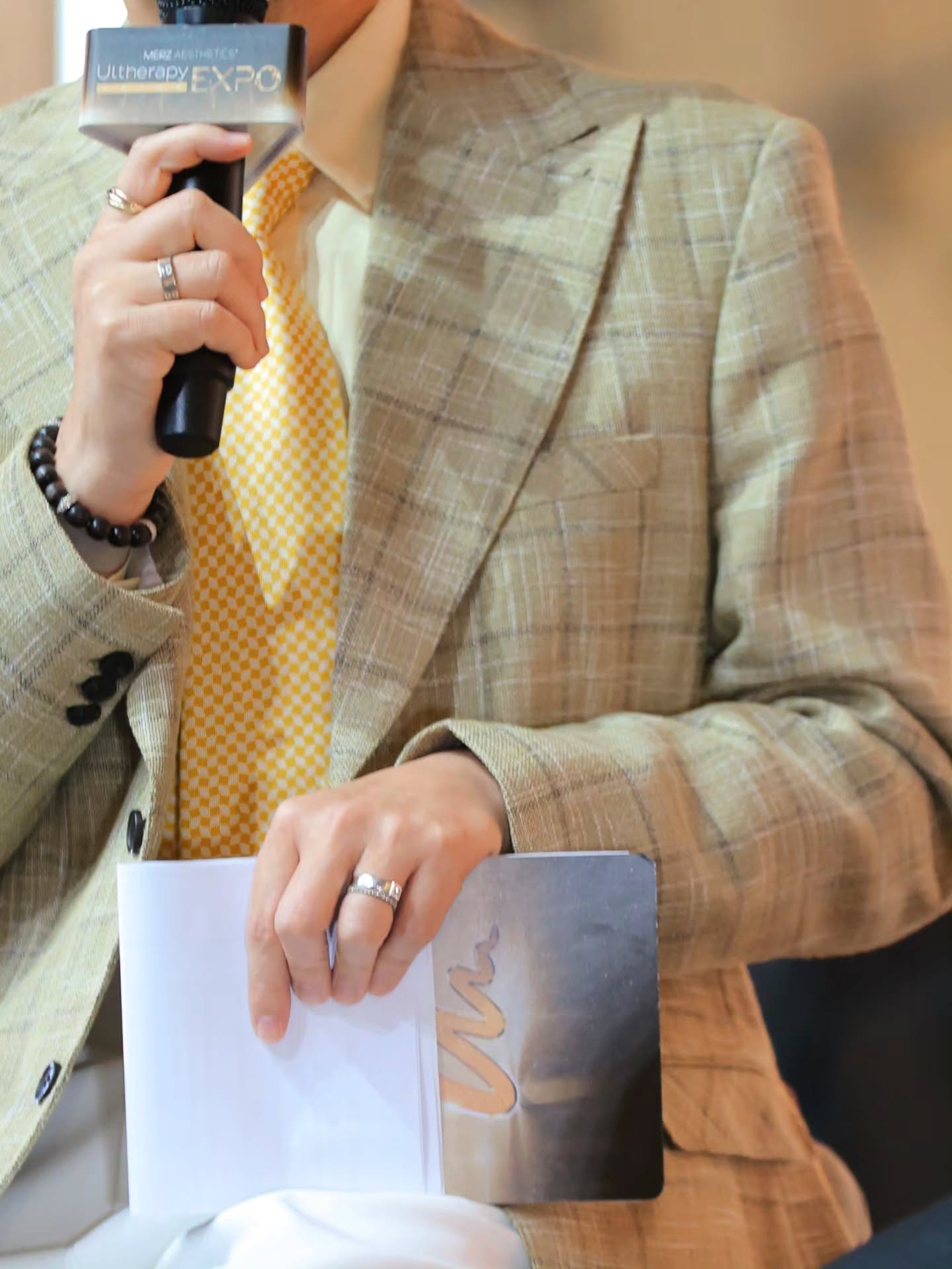 อ๋อง - เขมรัชต์ สุนทรนนท์