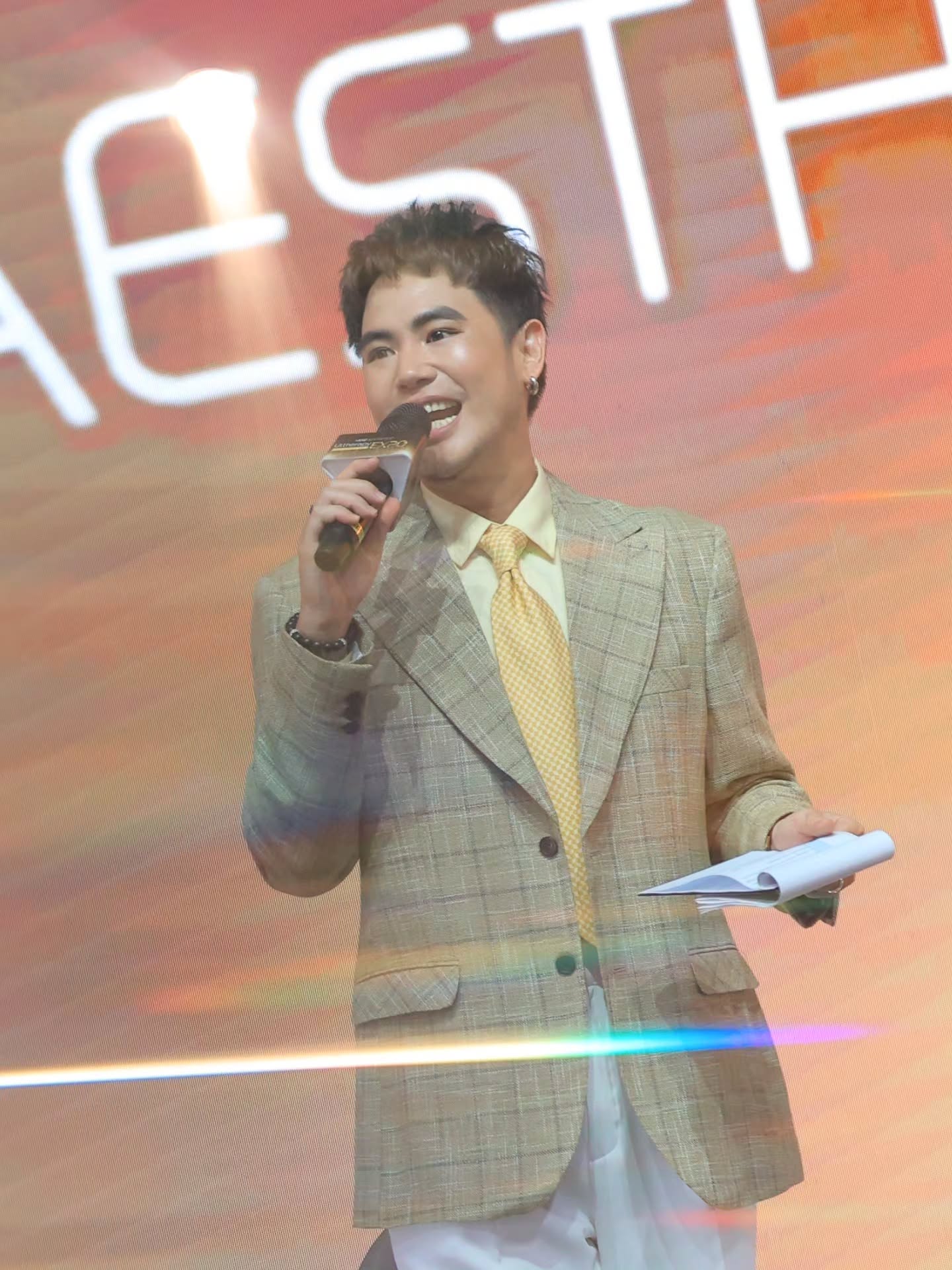 อ๋อง - เขมรัชต์ สุนทรนนท์