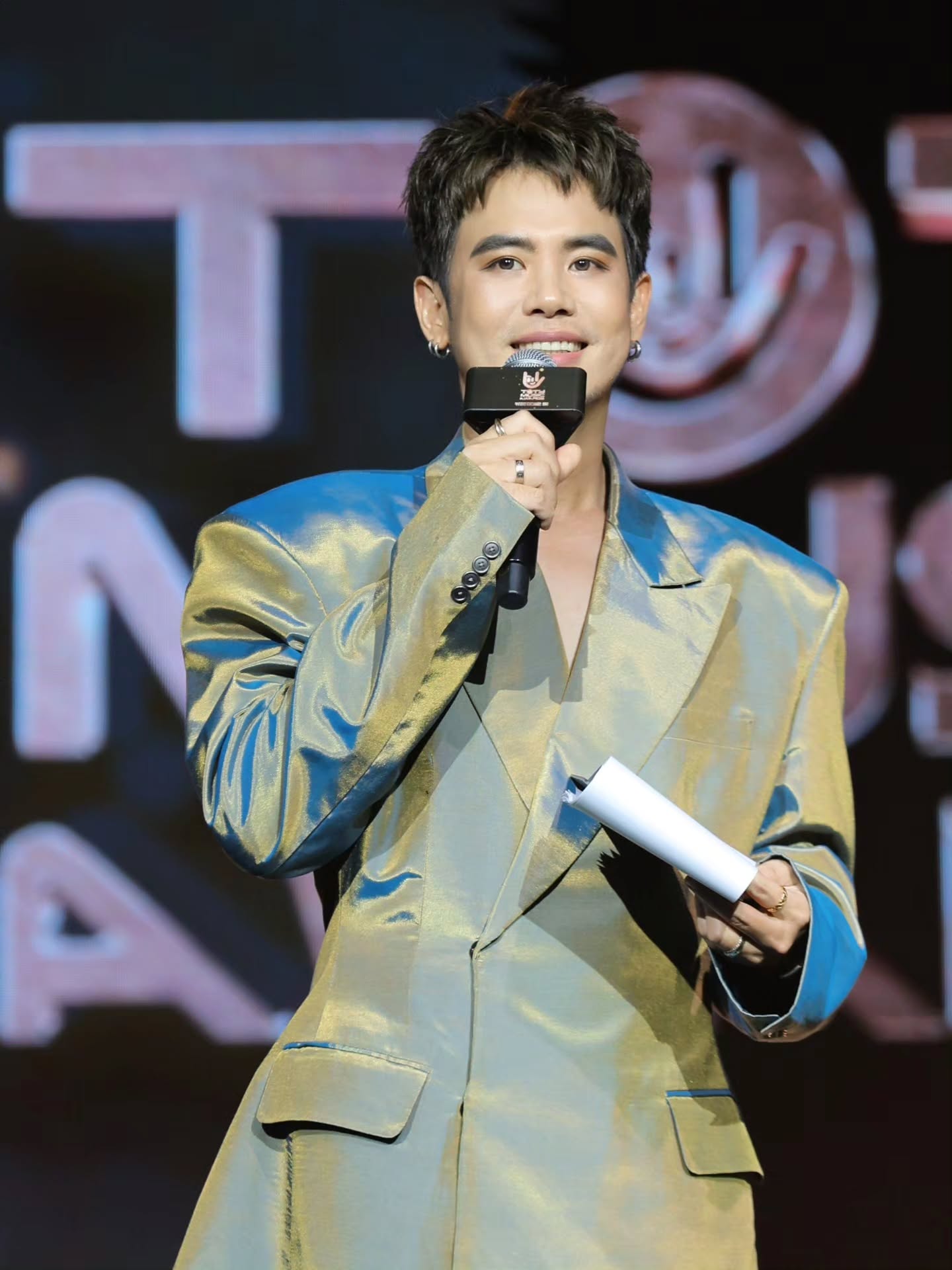 อ๋อง - เขมรัชต์ สุนทรนนท์