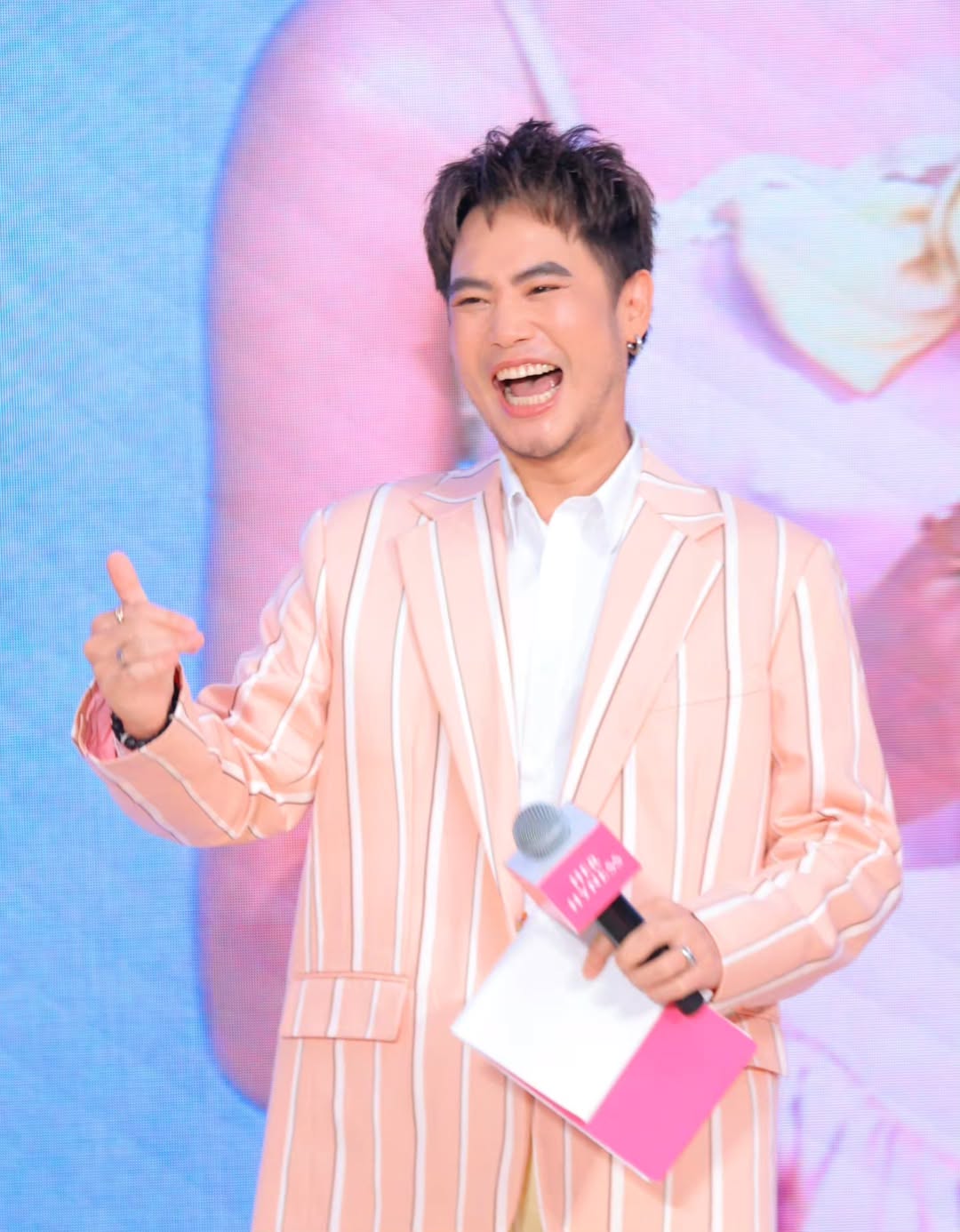 อ๋อง - เขมรัชต์ สุนทรนนท์