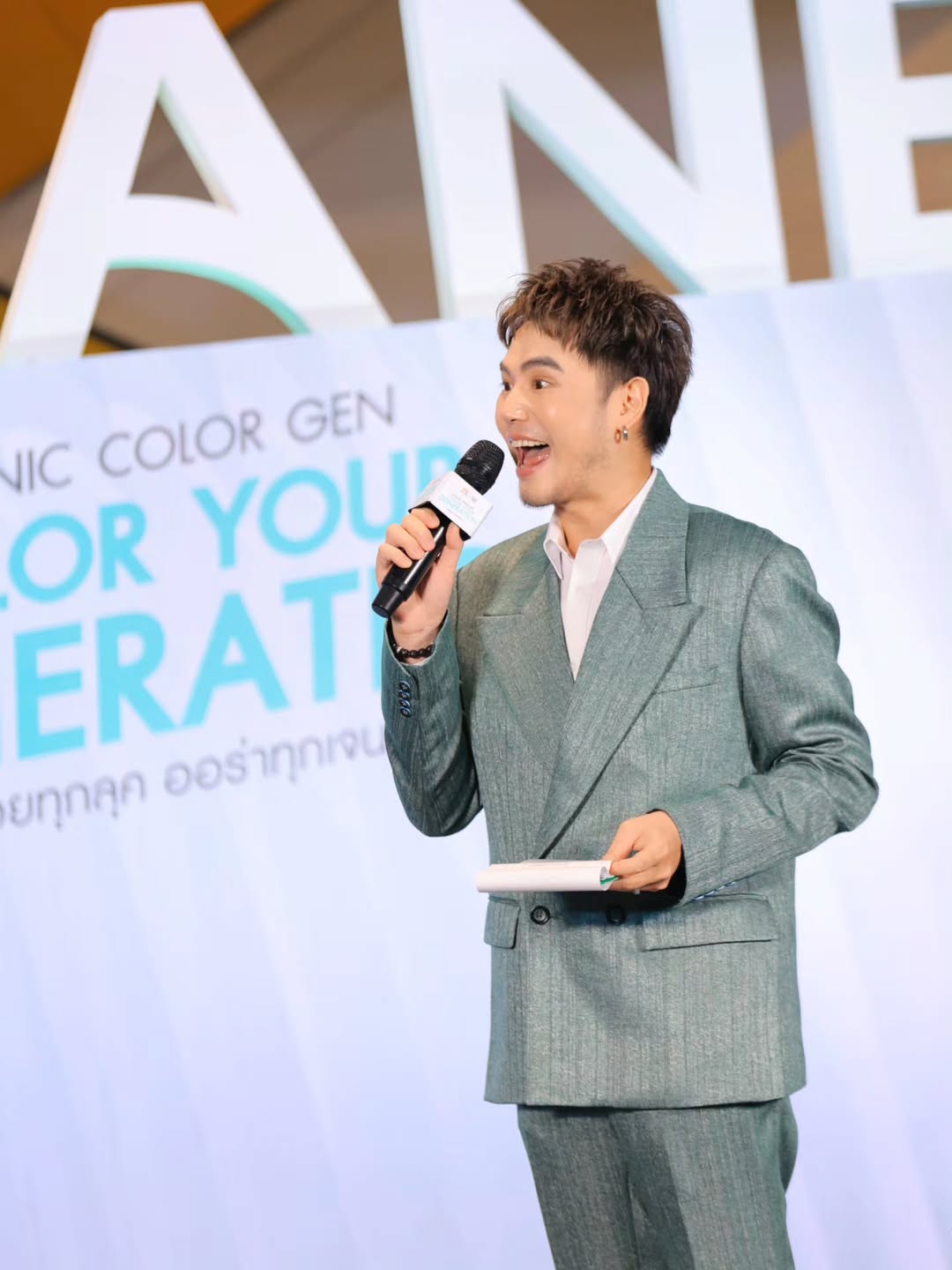 อ๋อง - เขมรัชต์ สุนทรนนท์