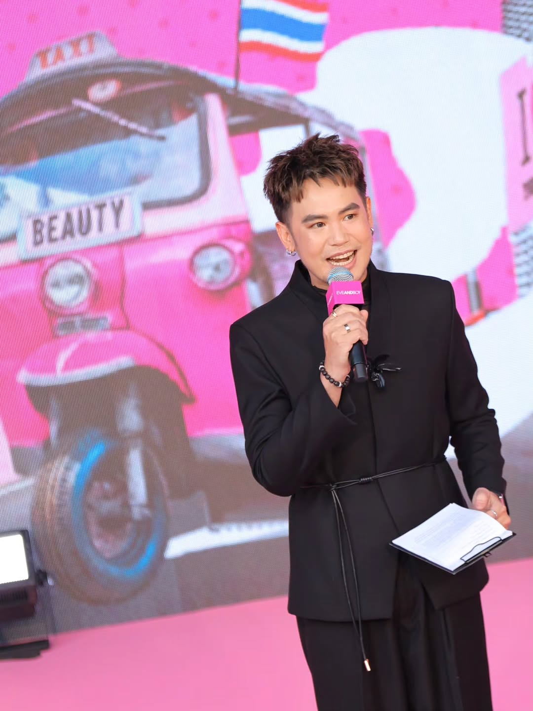 อ๋อง - เขมรัชต์ สุนทรนนท์