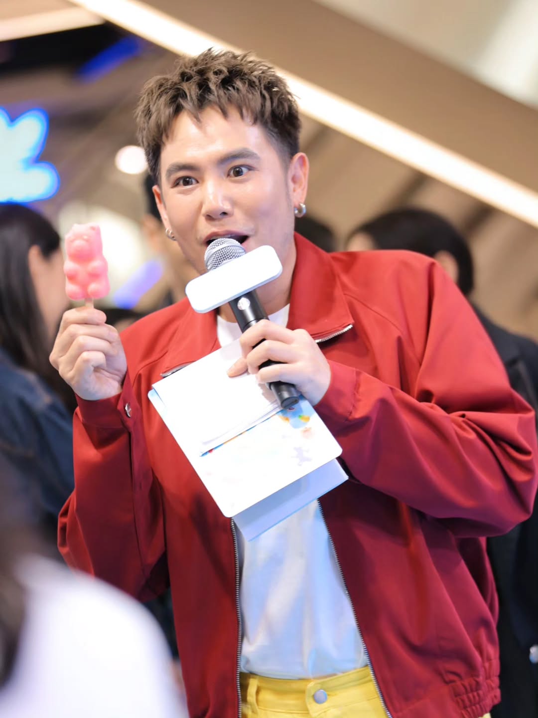 อ๋อง - เขมรัชต์ สุนทรนนท์