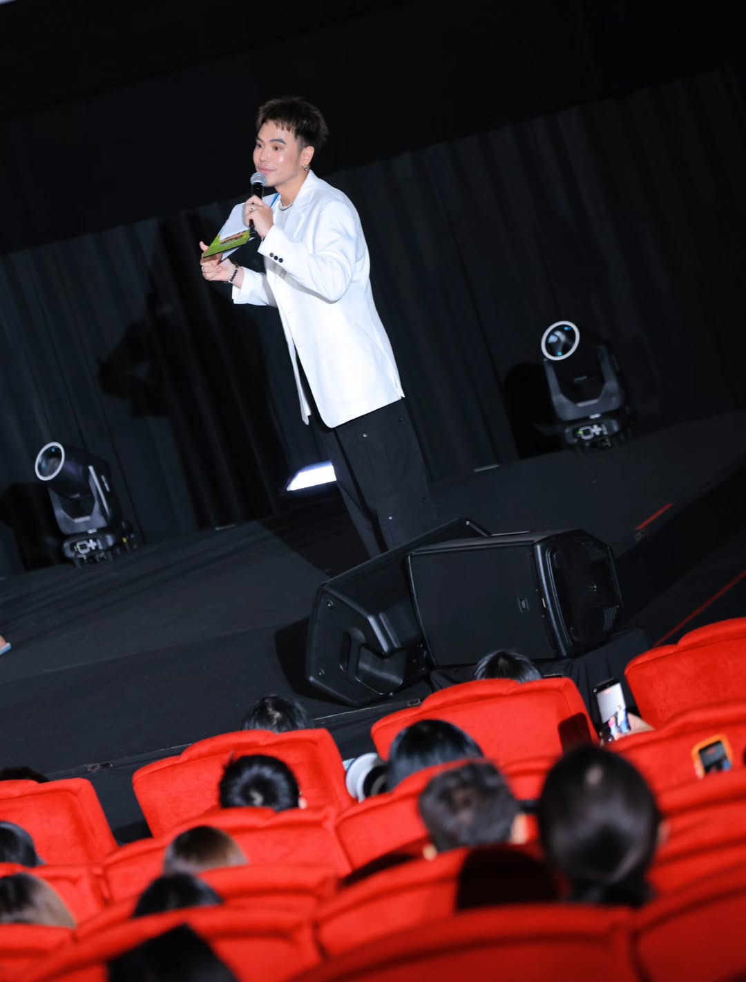 อ๋อง - เขมรัชต์ สุนทรนนท์