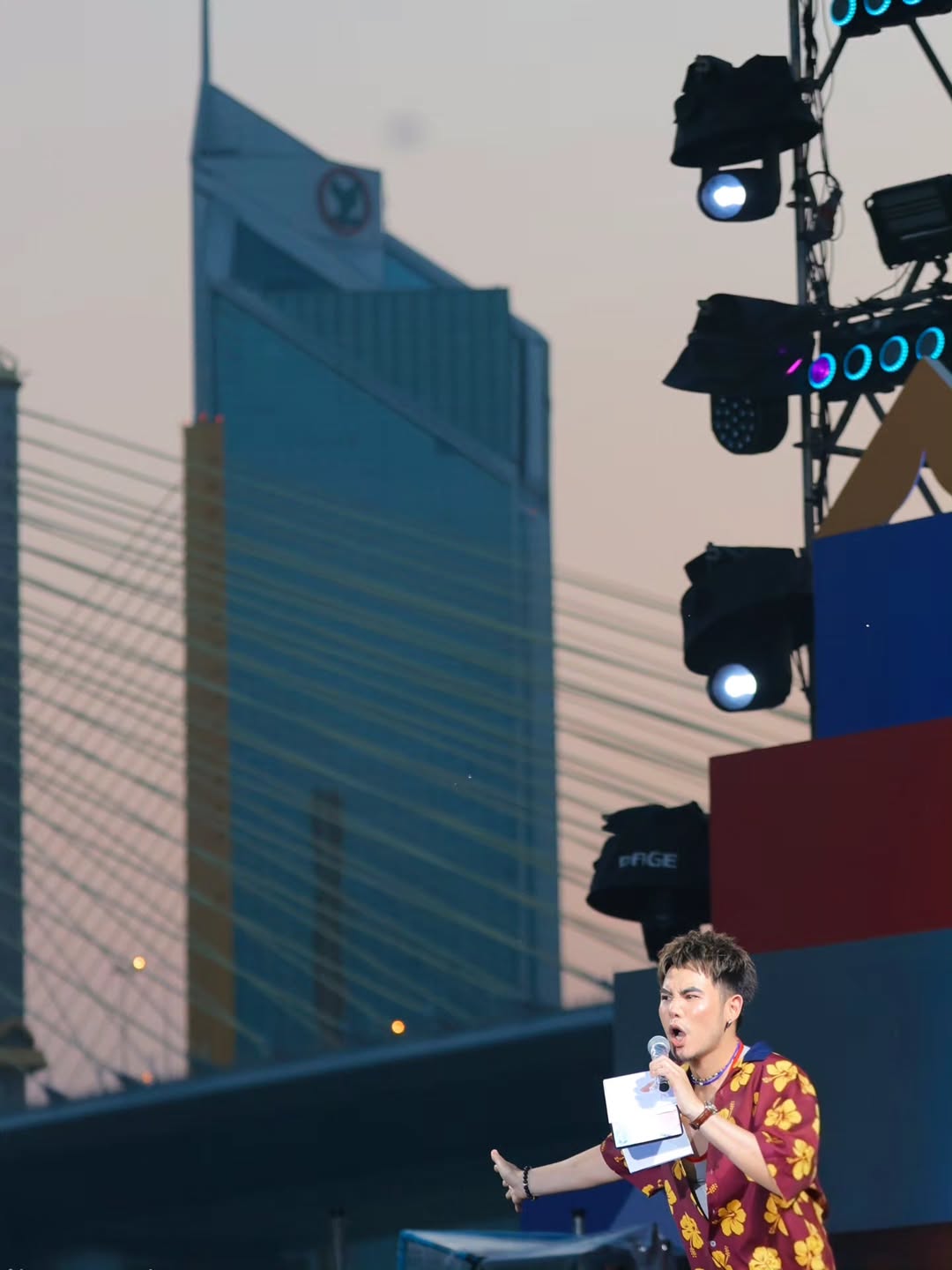 อ๋อง - เขมรัชต์ สุนทรนนท์