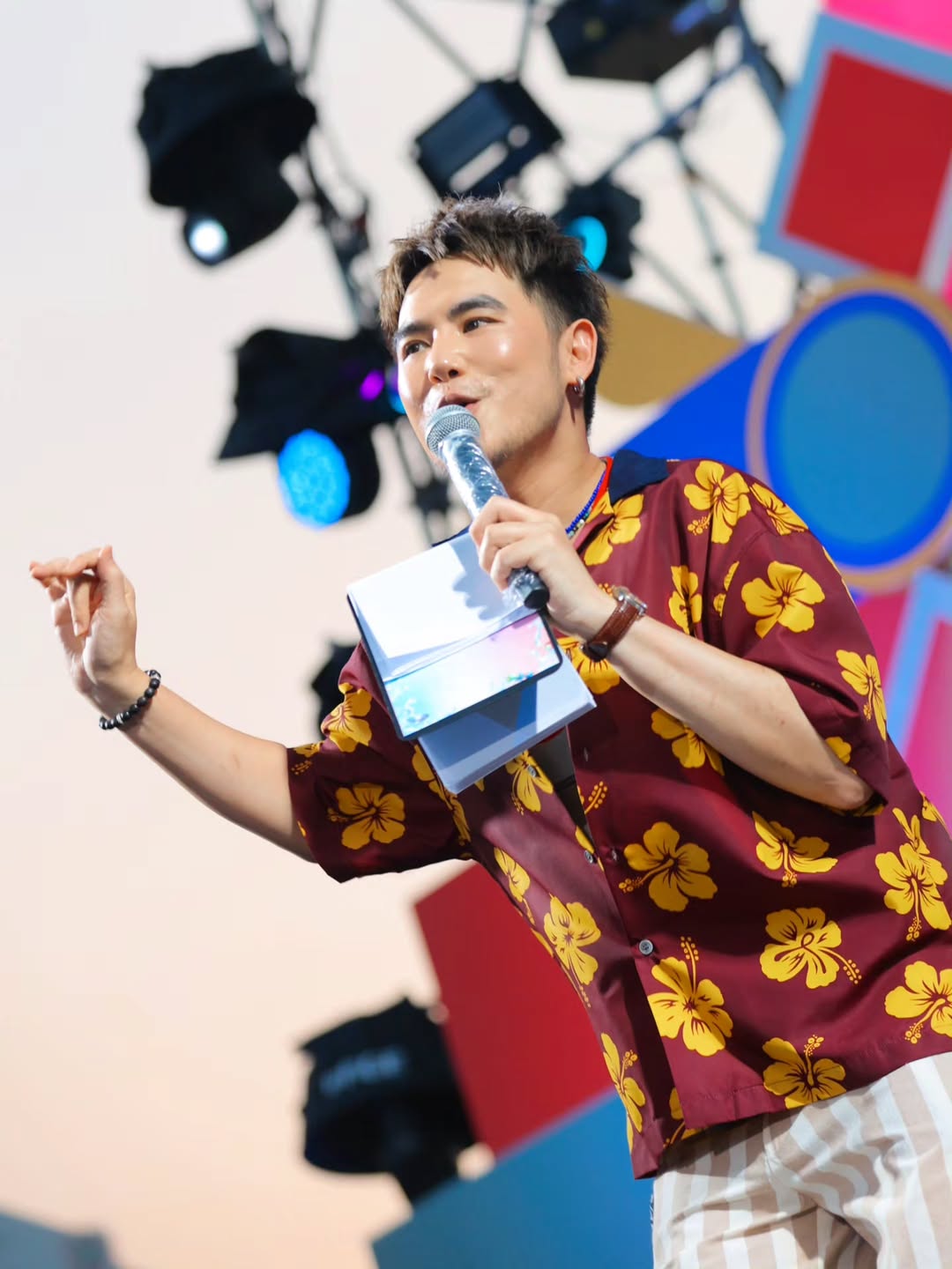 อ๋อง - เขมรัชต์ สุนทรนนท์