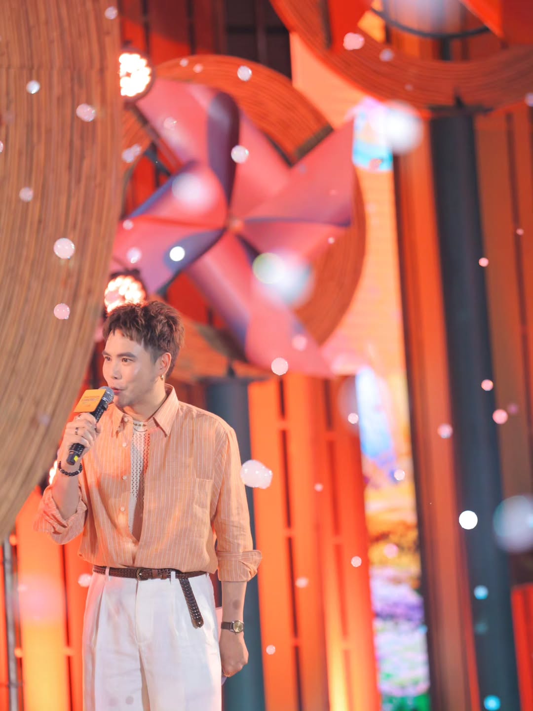 อ๋อง - เขมรัชต์ สุนทรนนท์