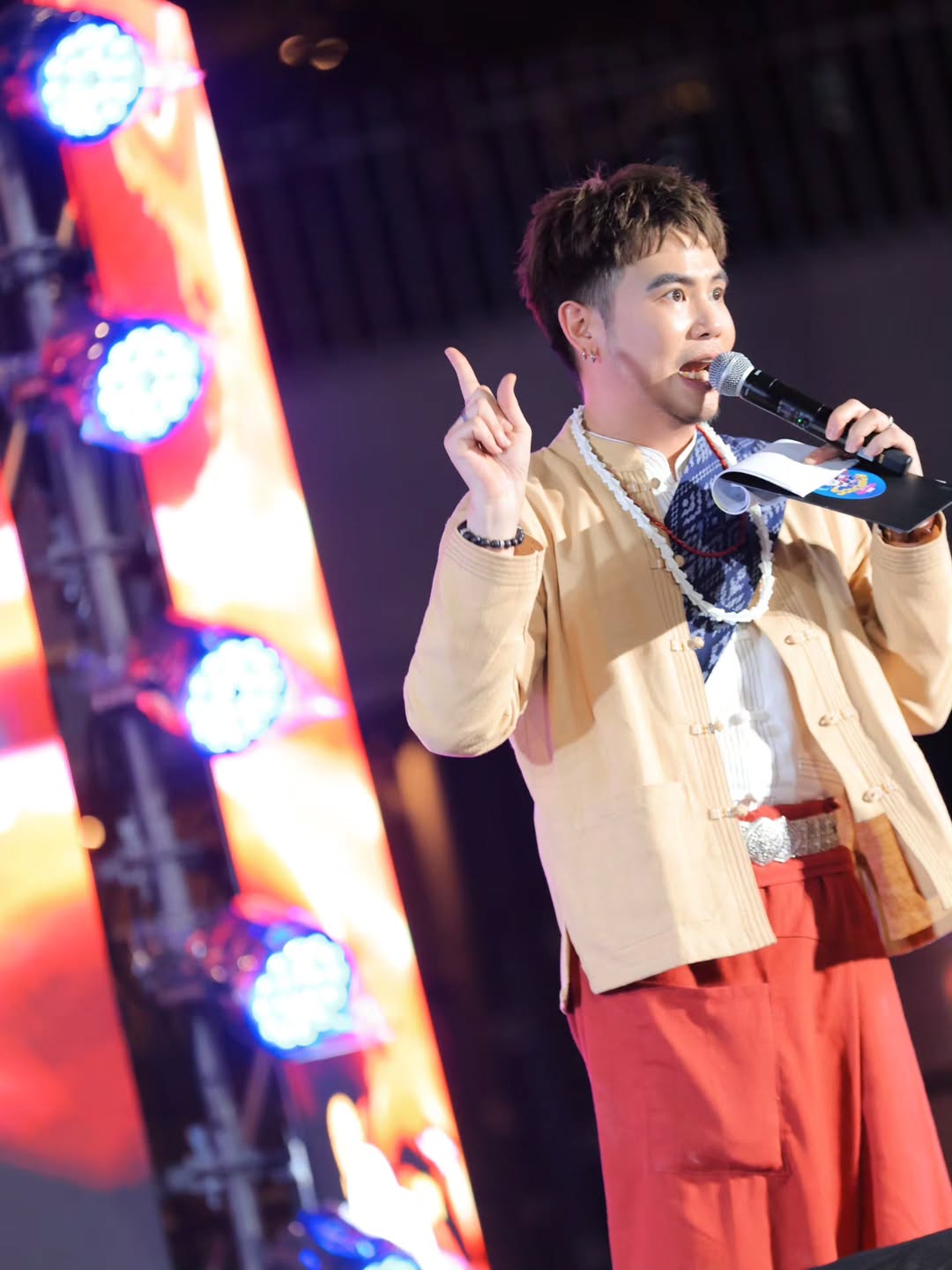 อ๋อง - เขมรัชต์ สุนทรนนท์